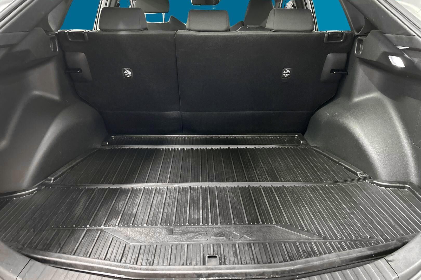 Toyota bZ4X iso kuva 9