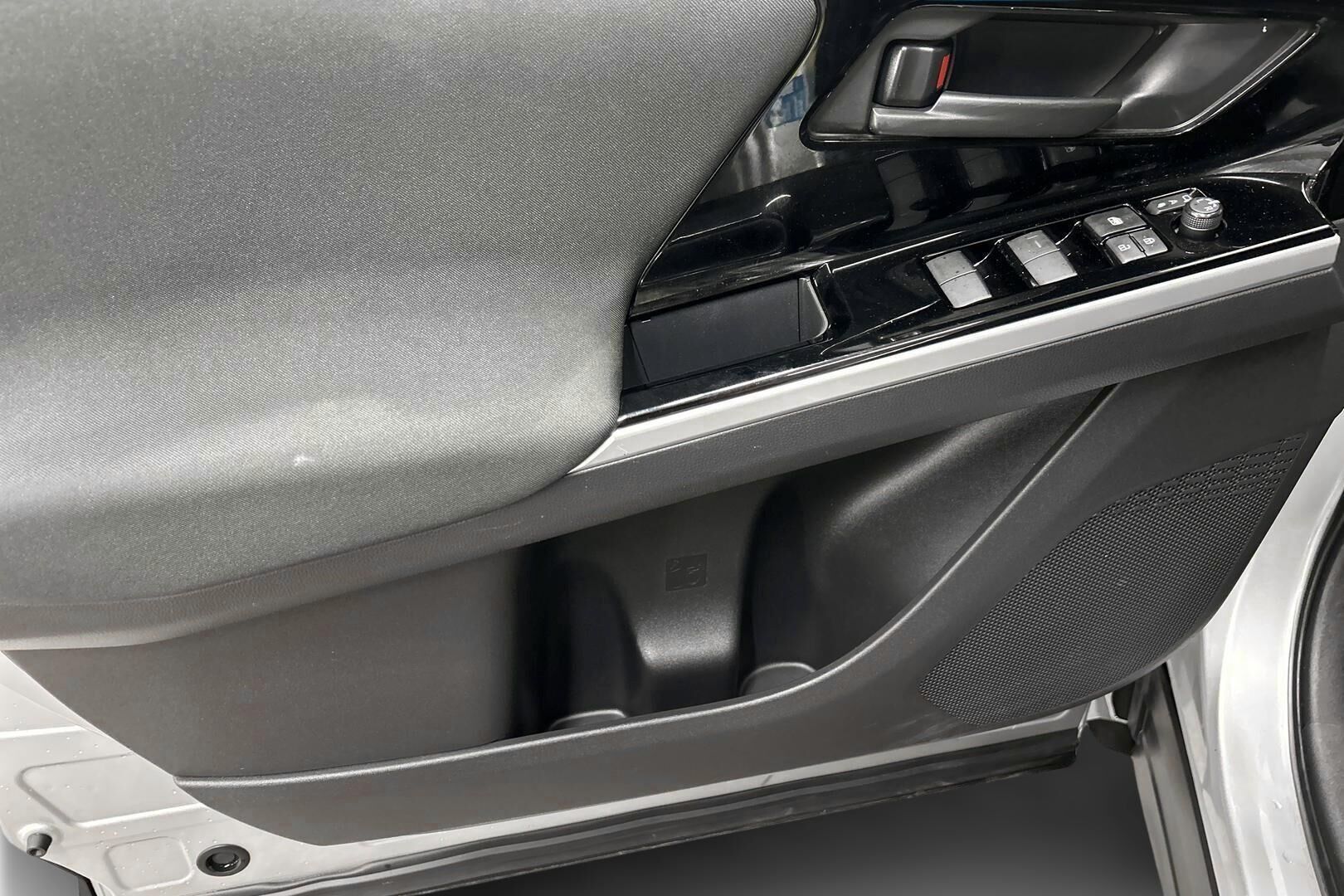 Toyota bZ4X iso kuva 24