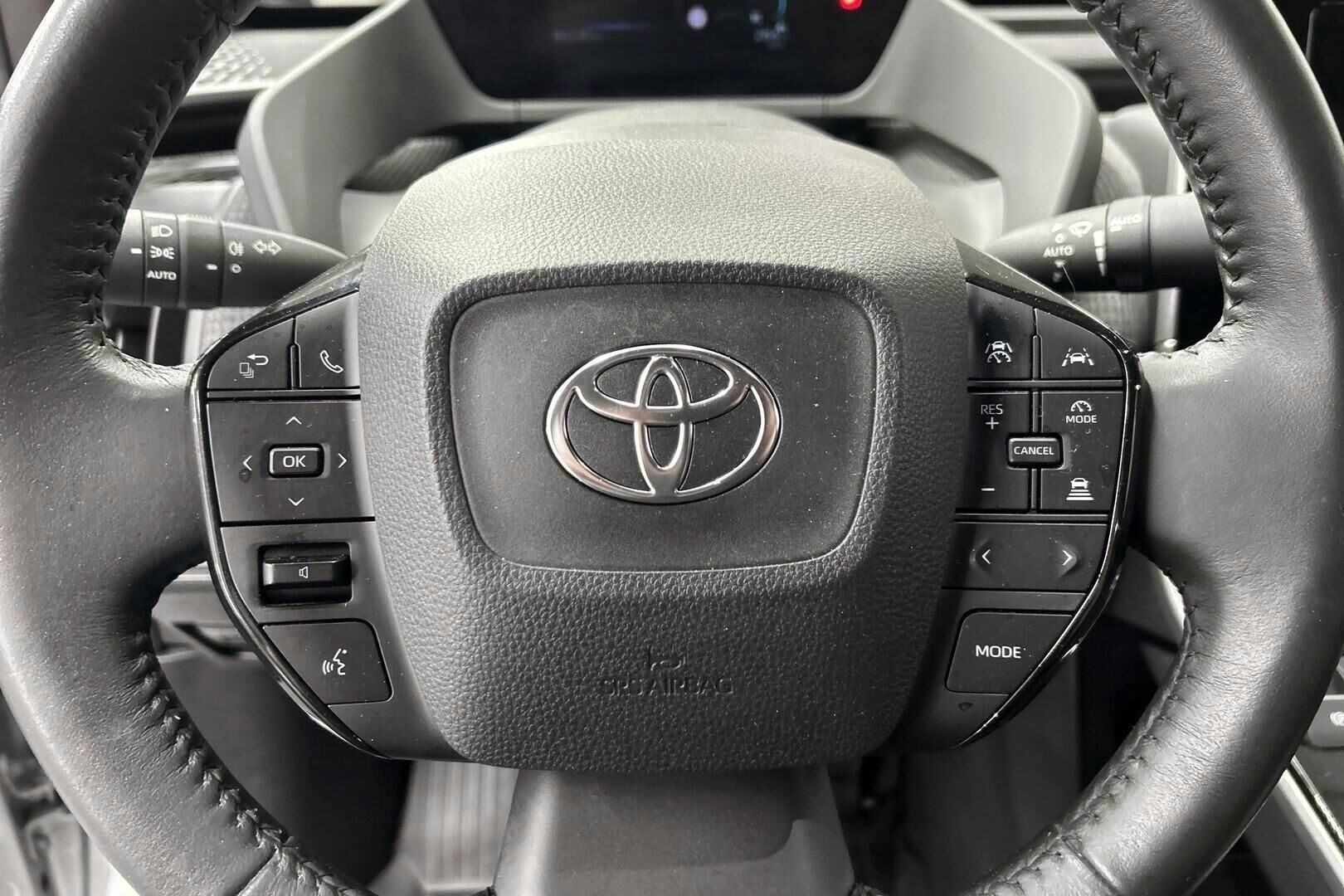 Toyota bZ4X iso kuva 18