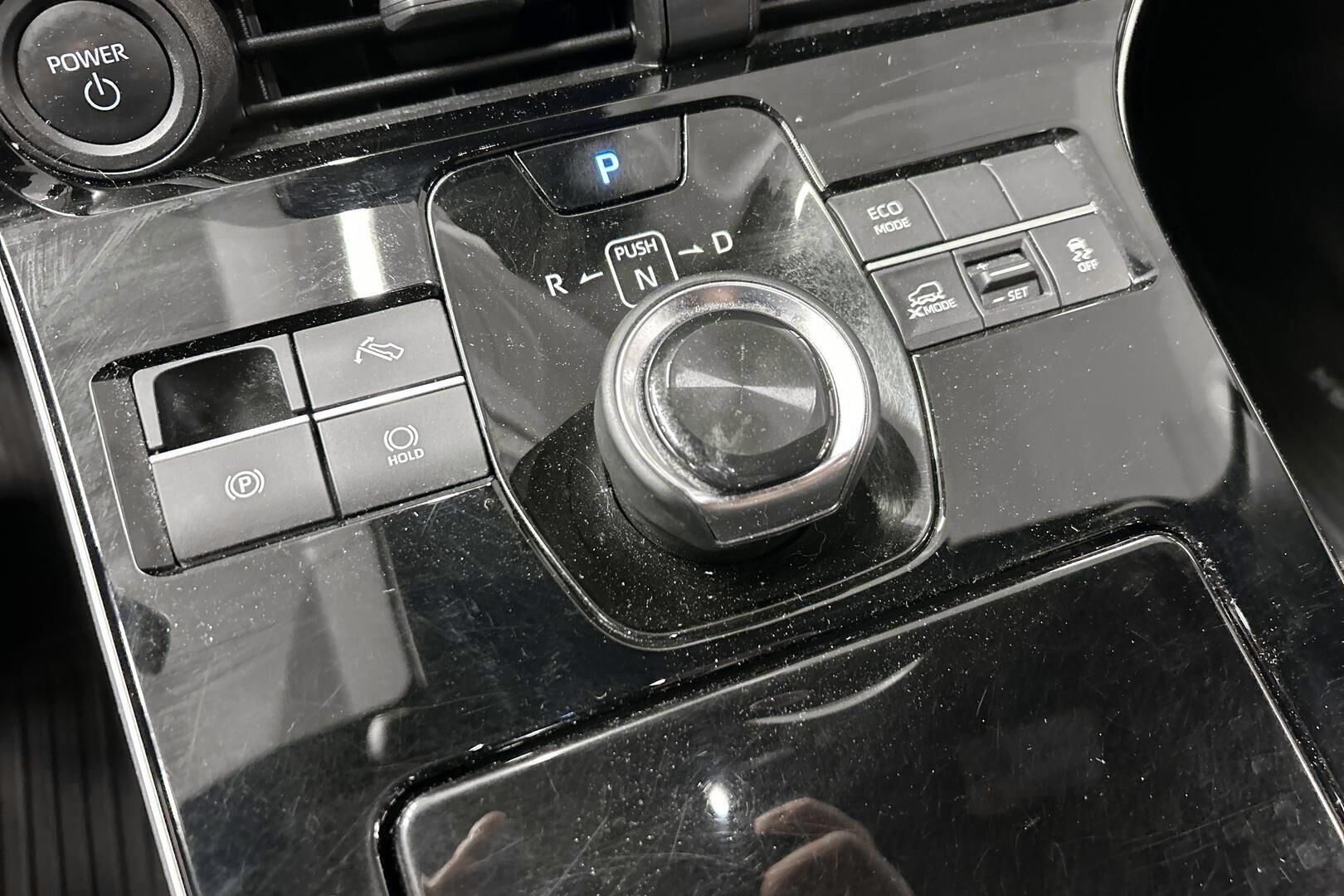 Toyota bZ4X iso kuva 17