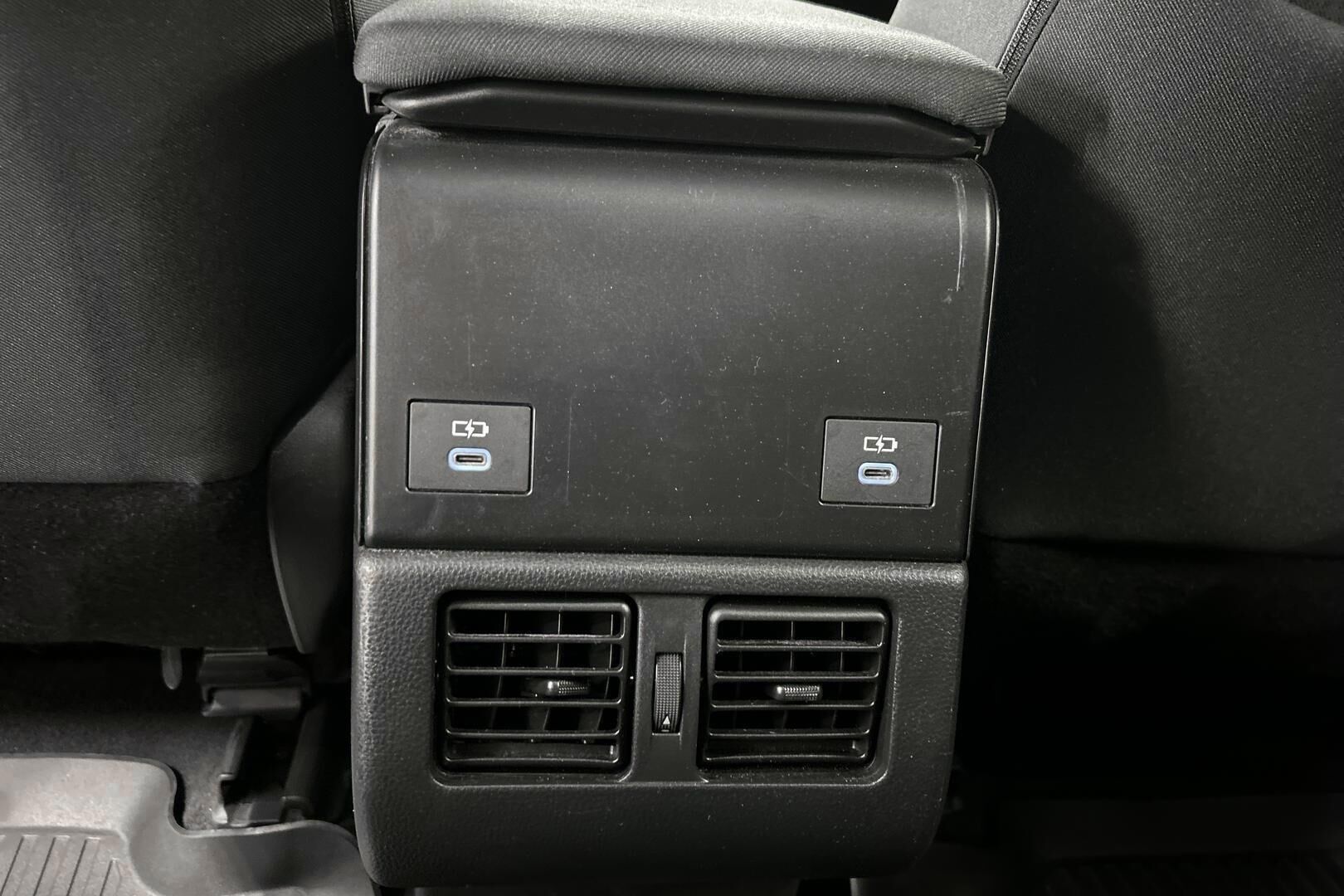 Toyota bZ4X iso kuva 18