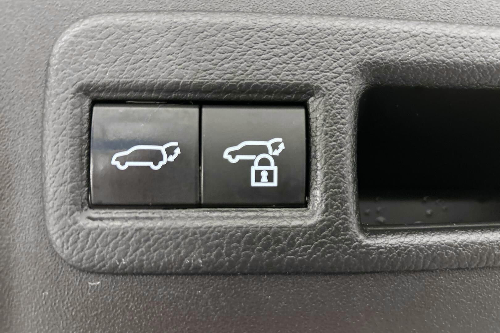 Toyota bZ4X iso kuva 19