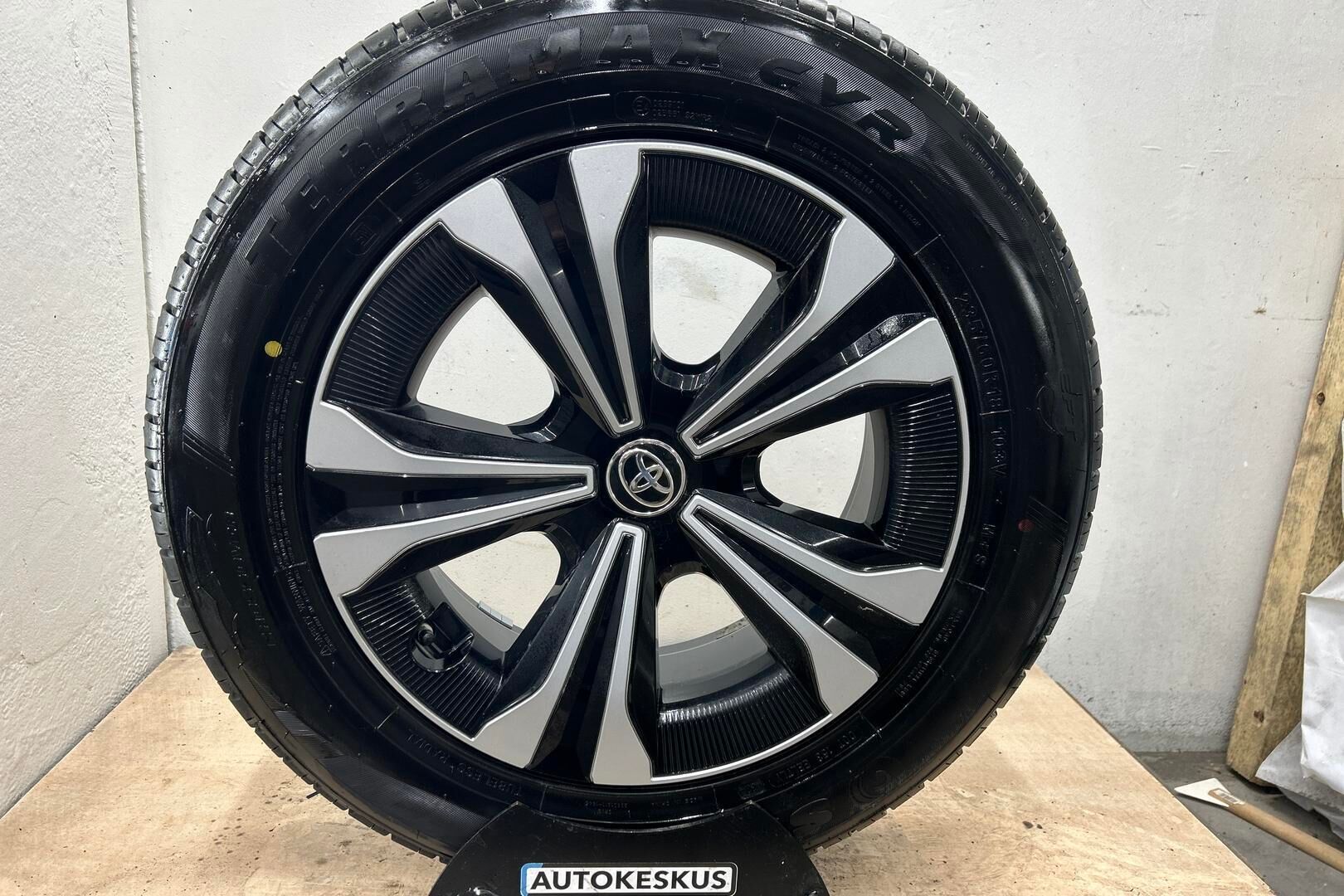 Toyota bZ4X iso kuva 20