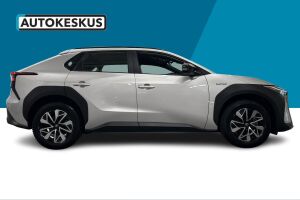 Toyota bZ4X esikatselu 2