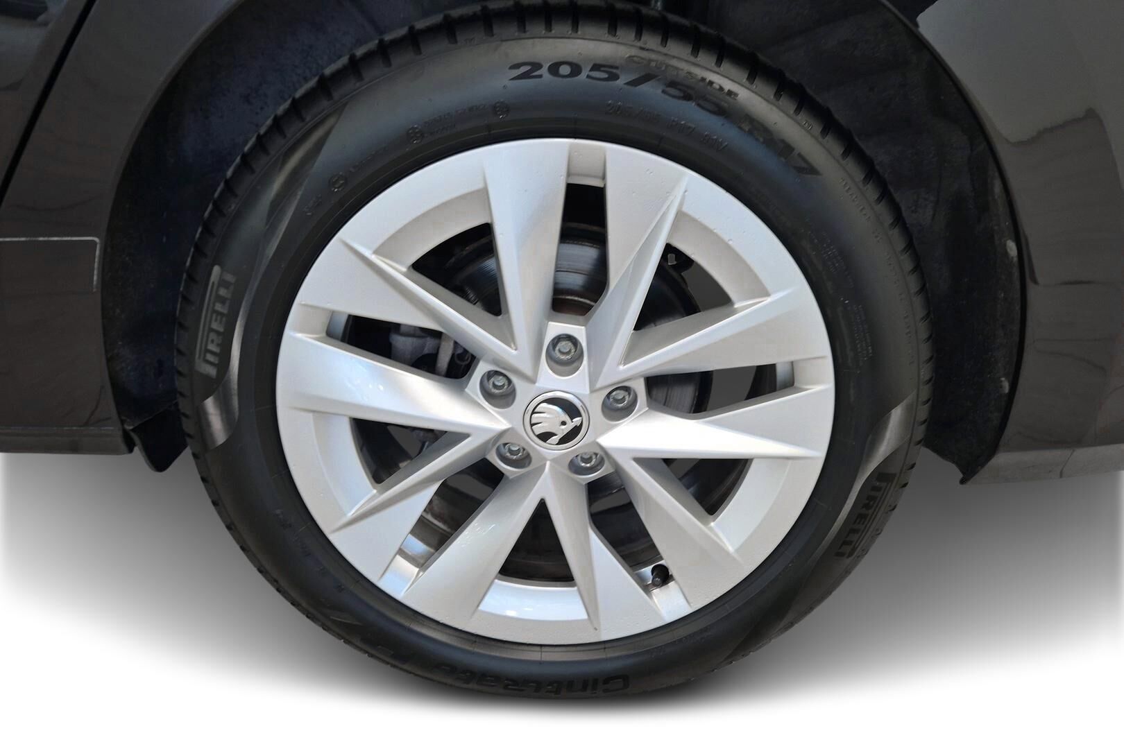 Skoda Octavia iso kuva 12