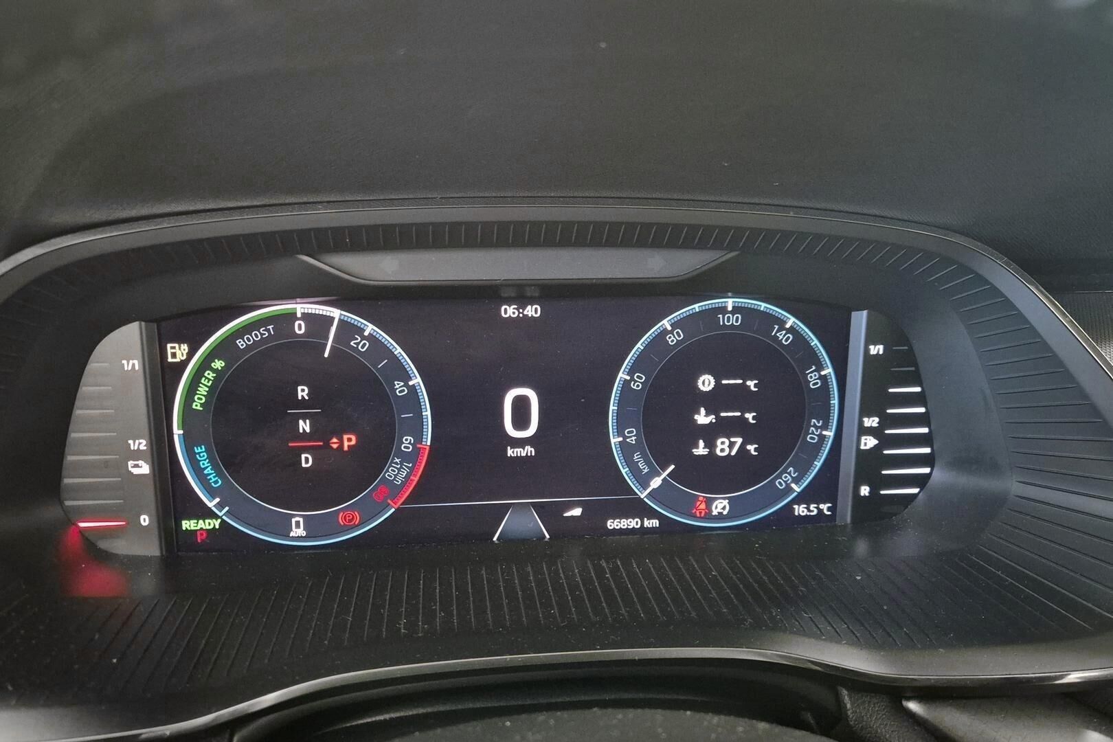 Skoda Octavia iso kuva 13