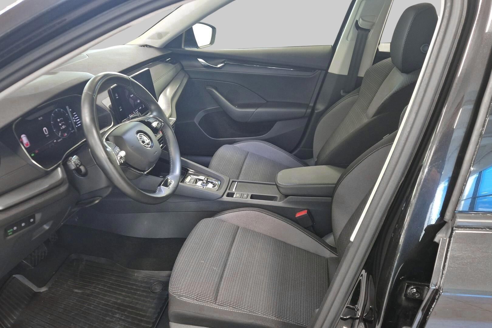 Skoda Octavia iso kuva 8