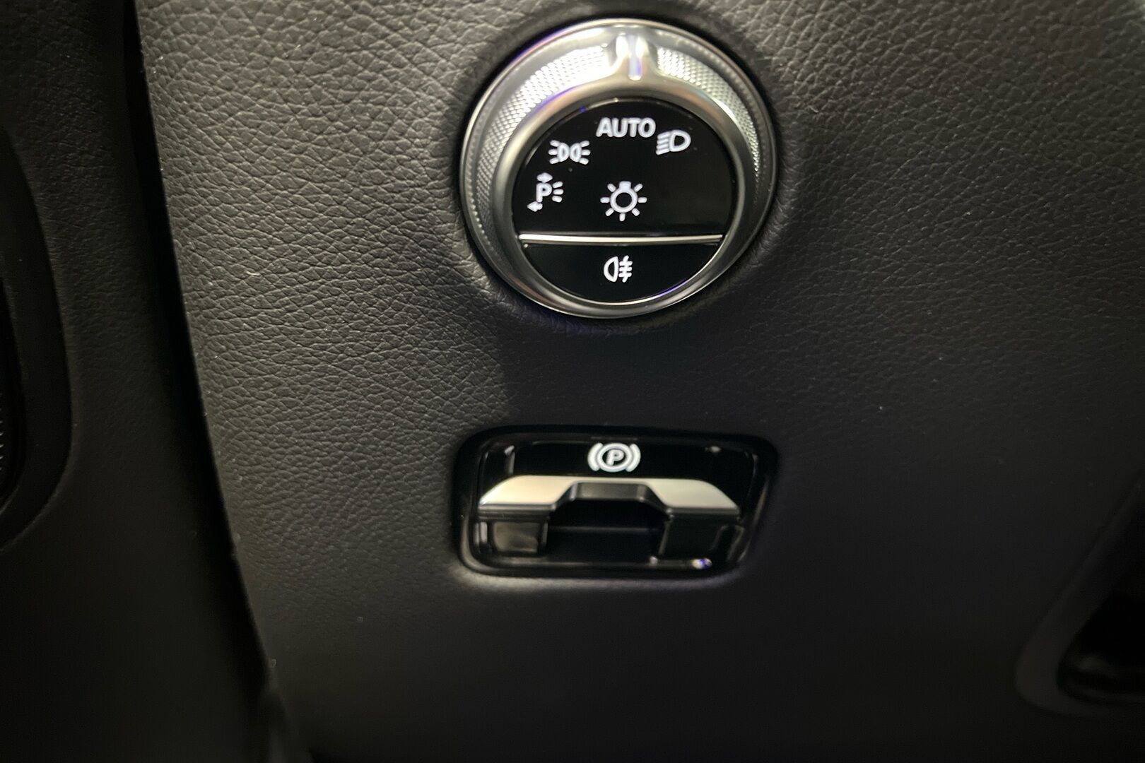 Mercedes-Benz GLC iso kuva 16