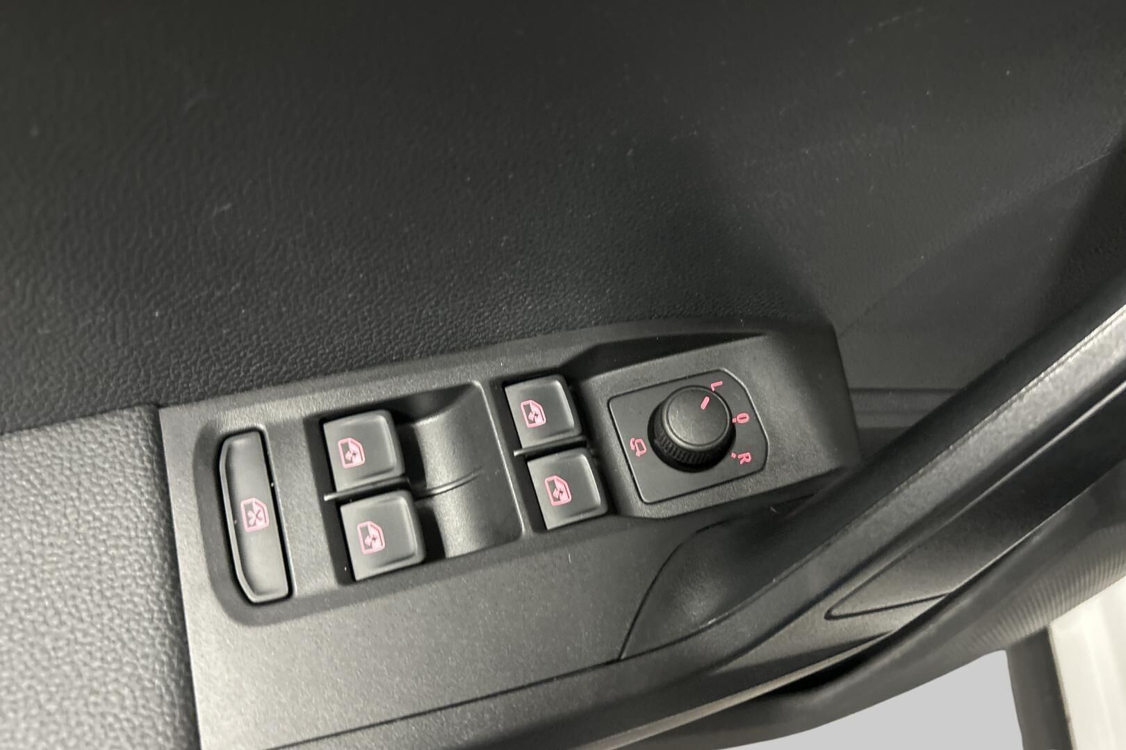 Seat Arona iso kuva 16