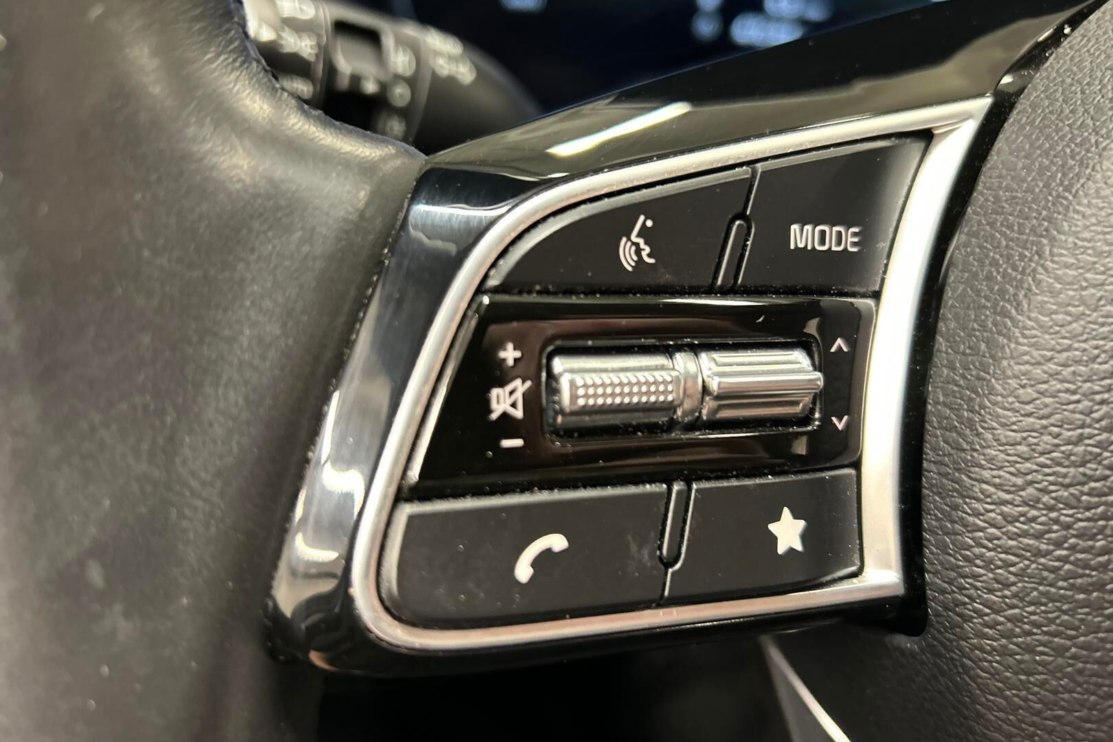 Kia Ceed iso kuva 18