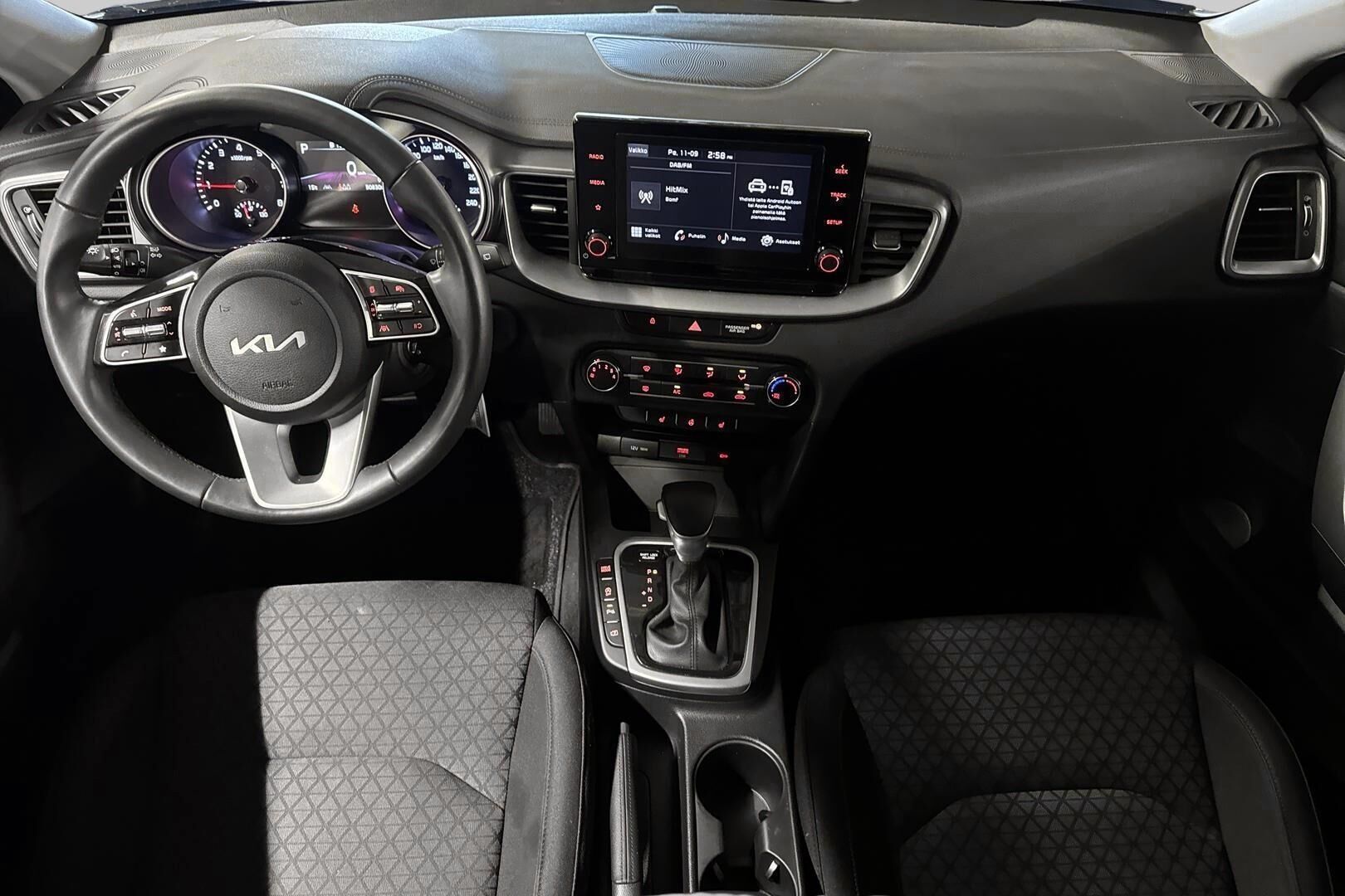Kia Ceed iso kuva 10