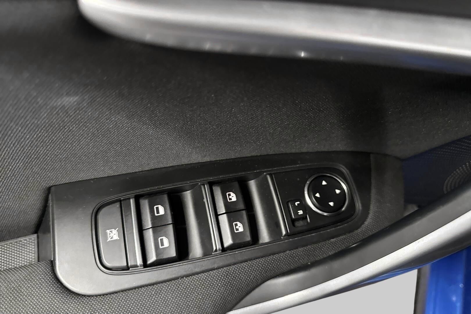 Kia Ceed iso kuva 13