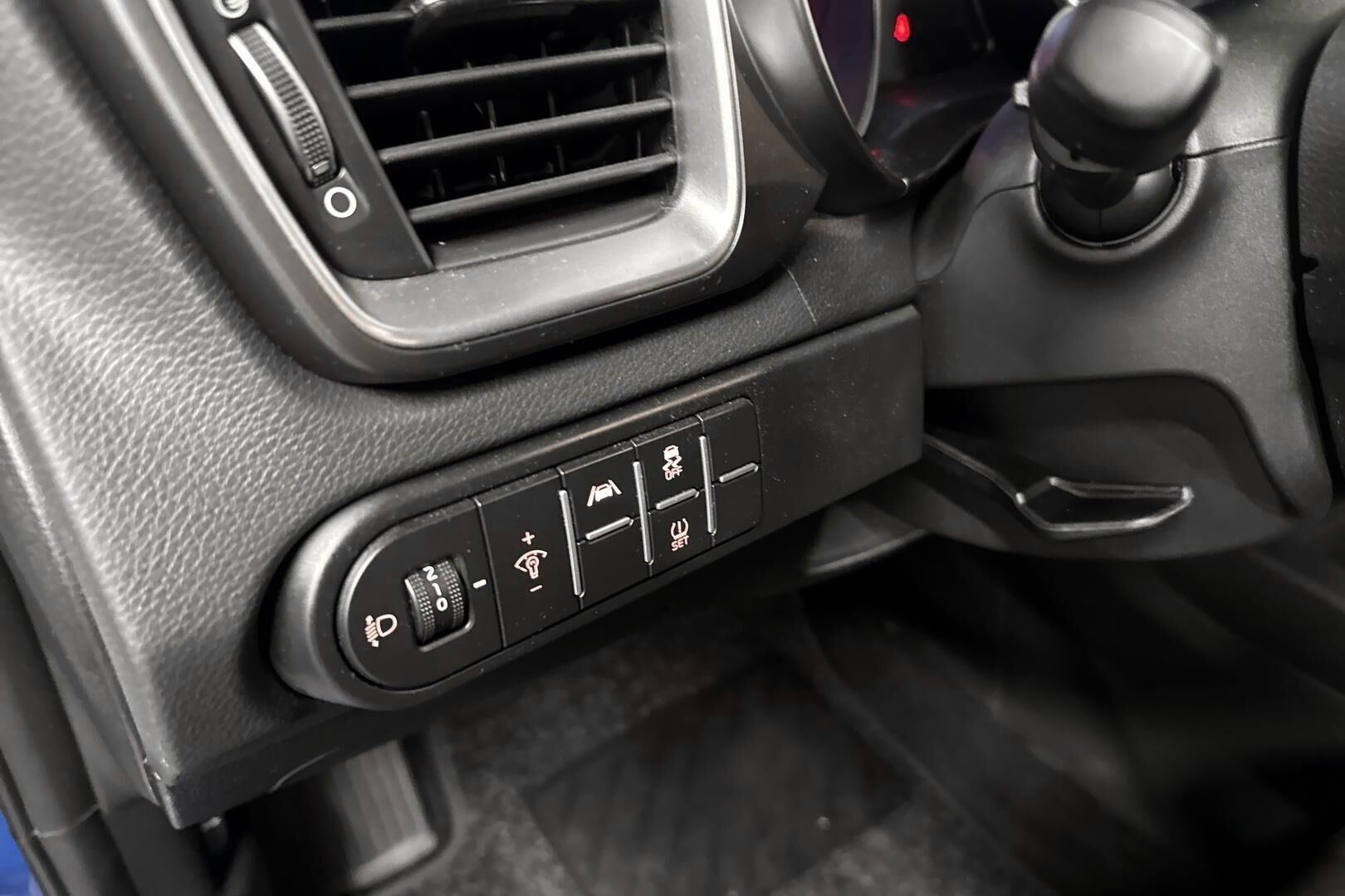 Kia Ceed iso kuva 14