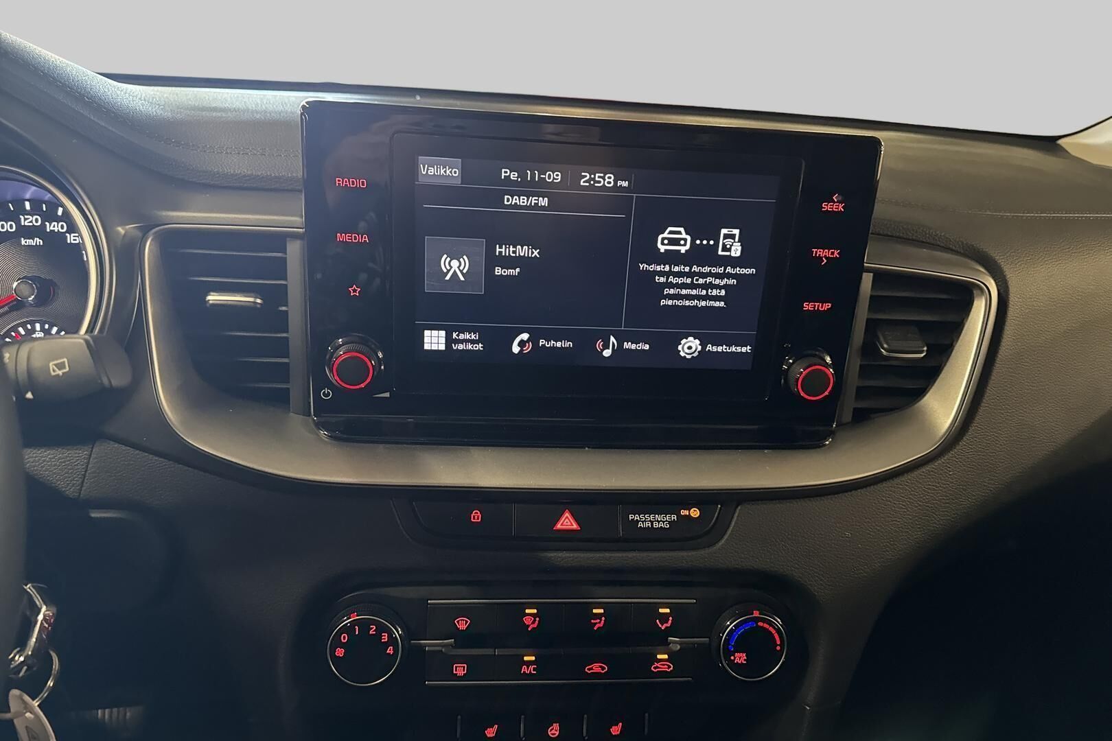 Kia Ceed iso kuva 16