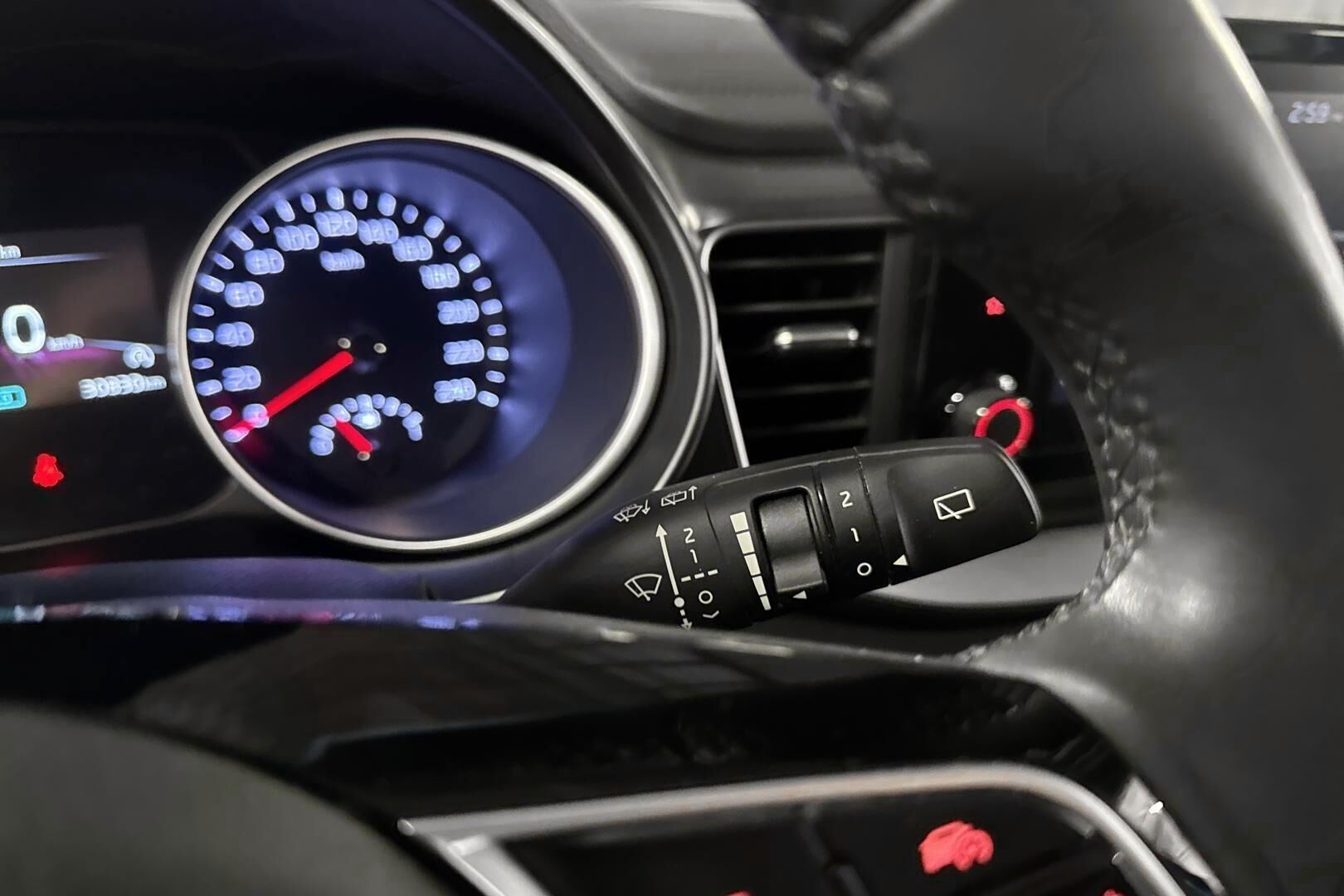 Kia Ceed iso kuva 21
