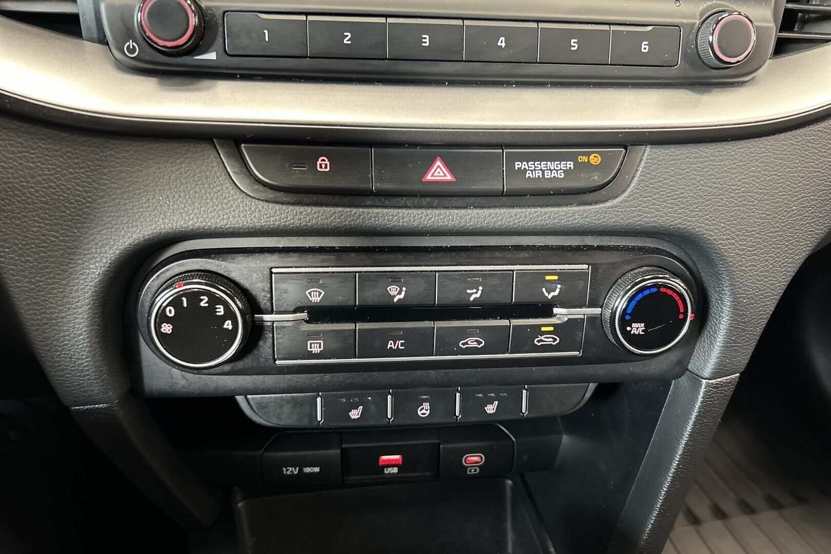 Kia Ceed iso kuva 15