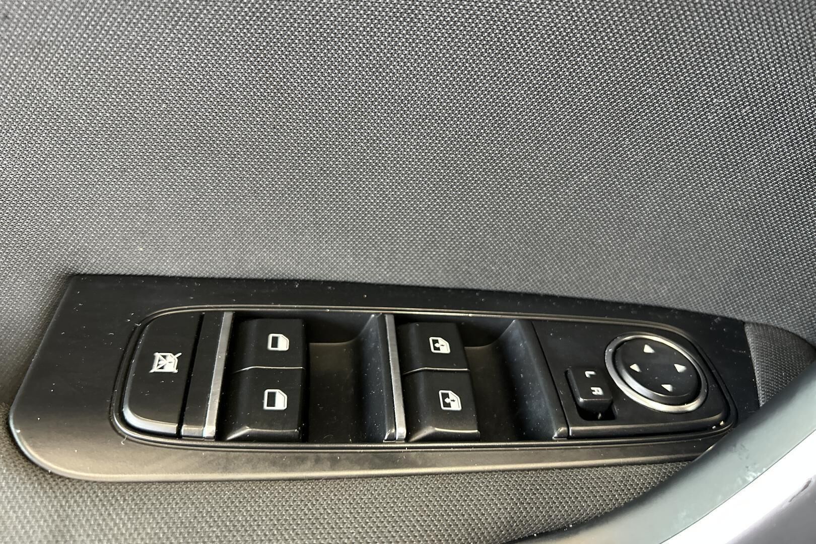 Kia Ceed iso kuva 21