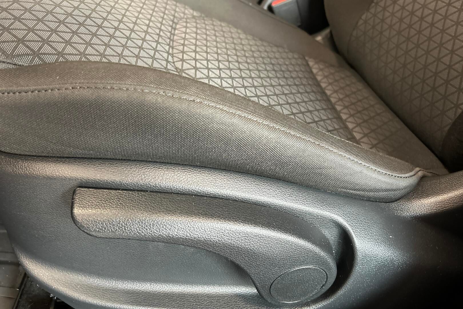 Kia Ceed iso kuva 22