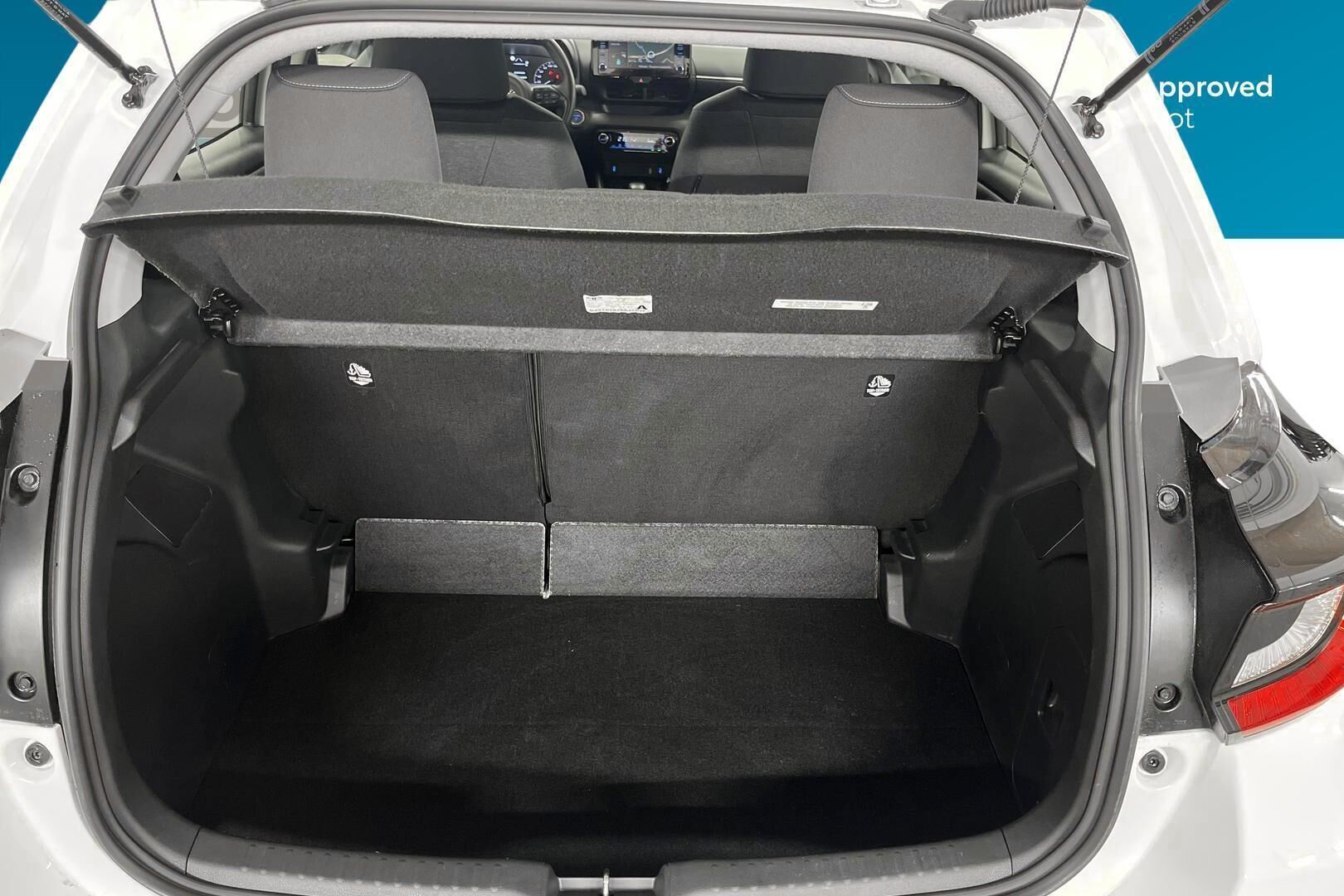 Toyota Yaris iso kuva 11