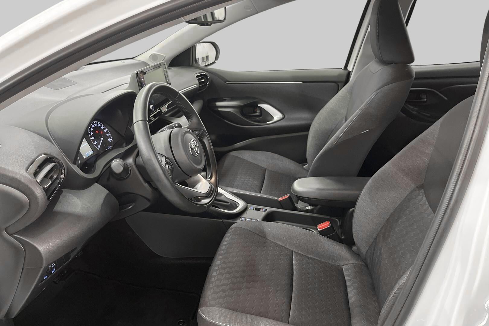 Toyota Yaris iso kuva 8