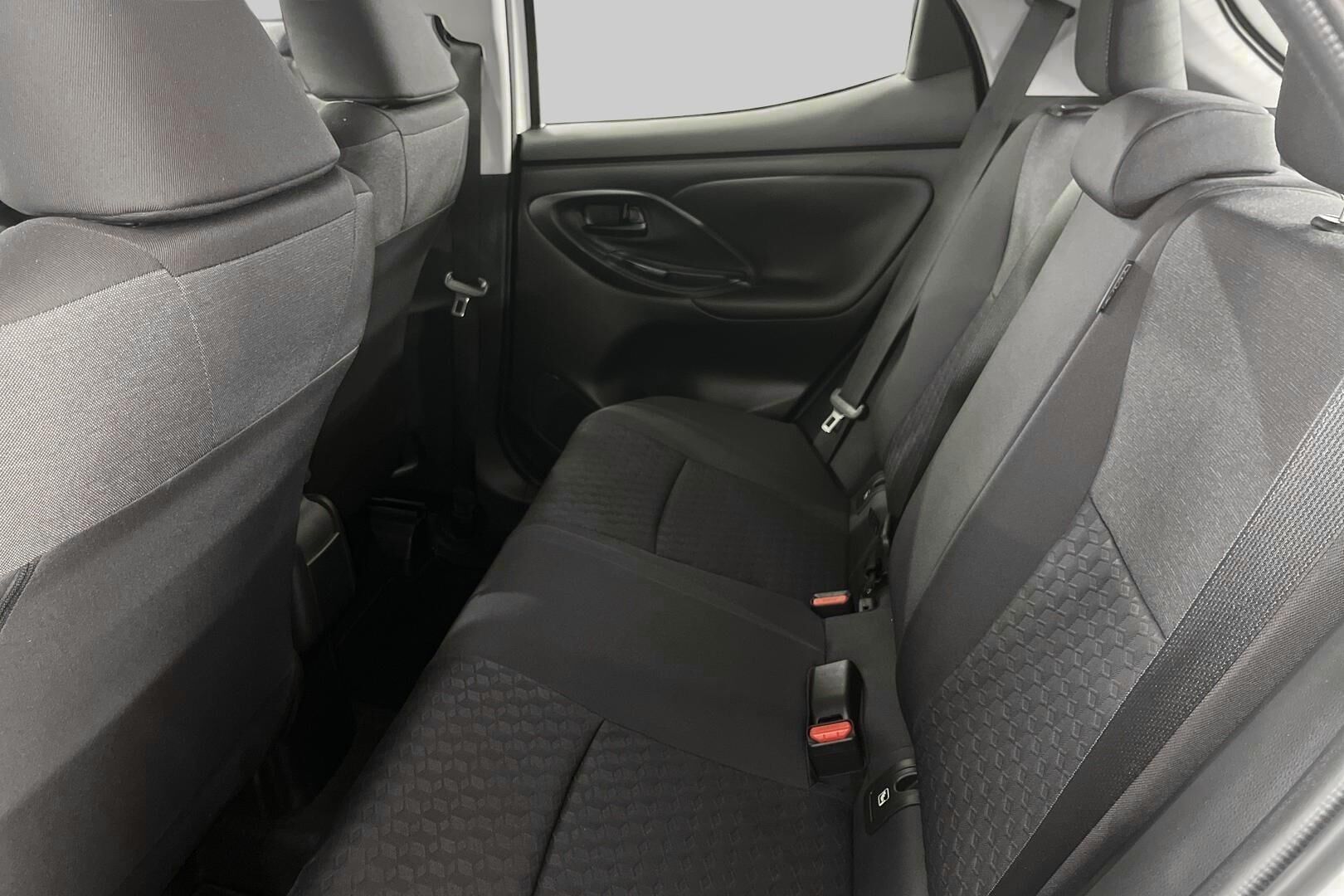 Toyota Yaris iso kuva 9