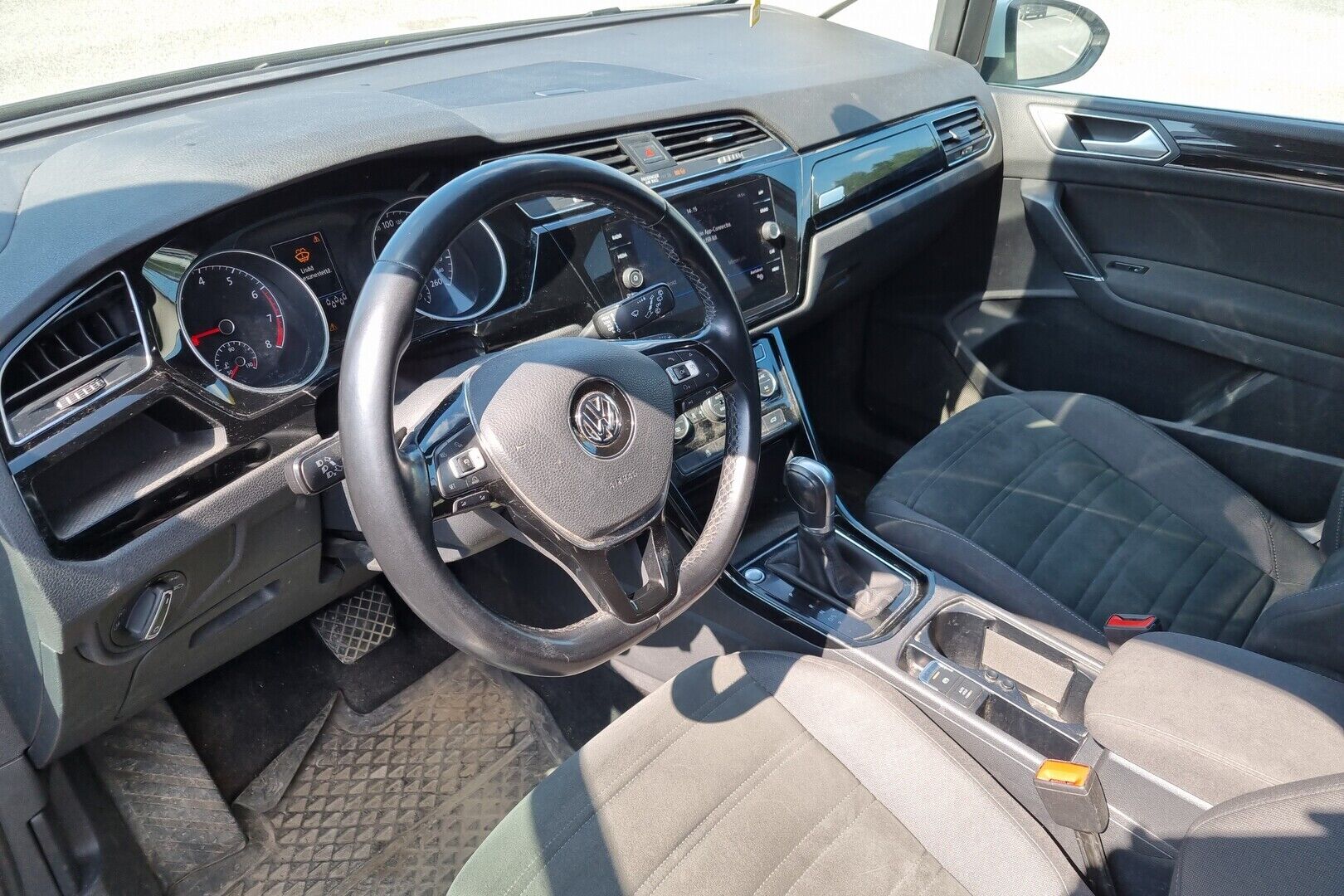 Volkswagen Touran iso kuva 1