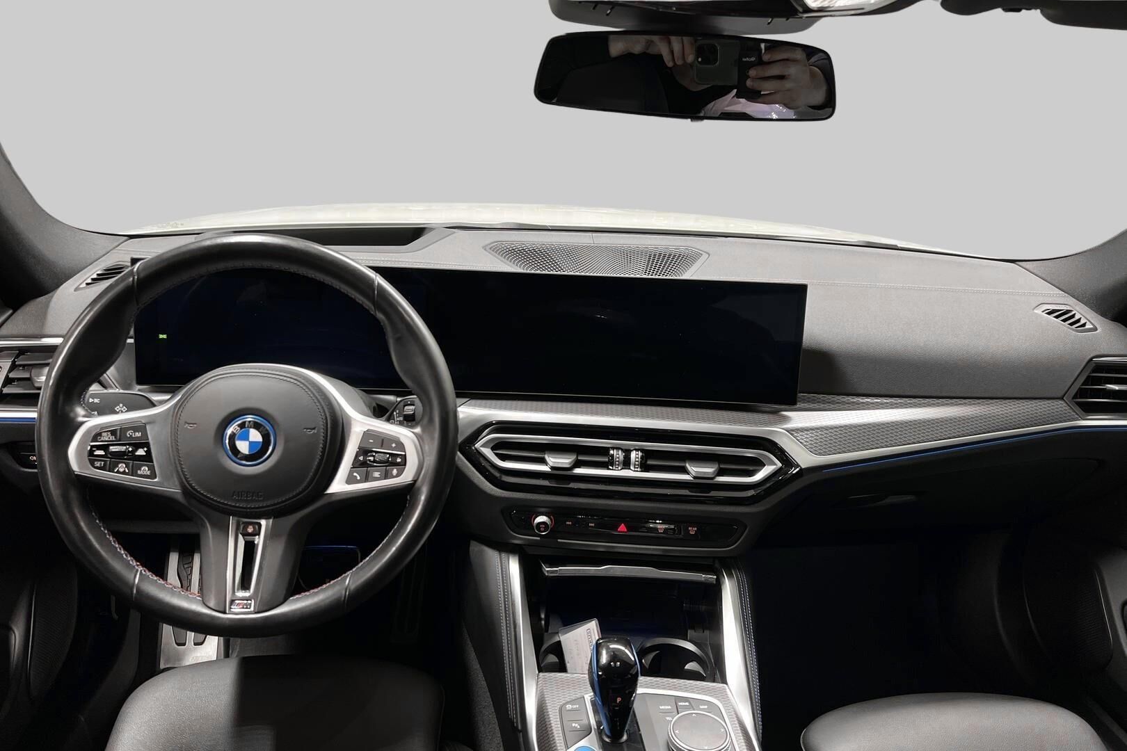 BMW i4 iso kuva 16