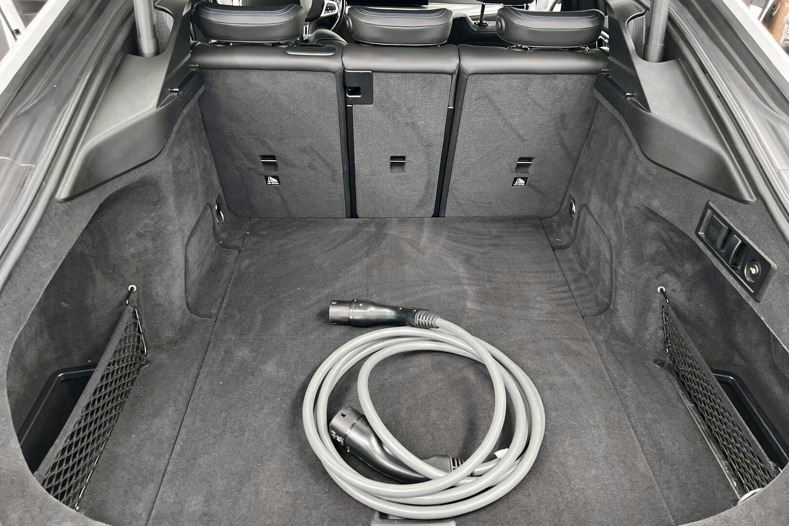 BMW i4 iso kuva 10