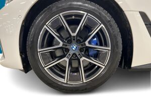 BMW i4 esikatselu 11