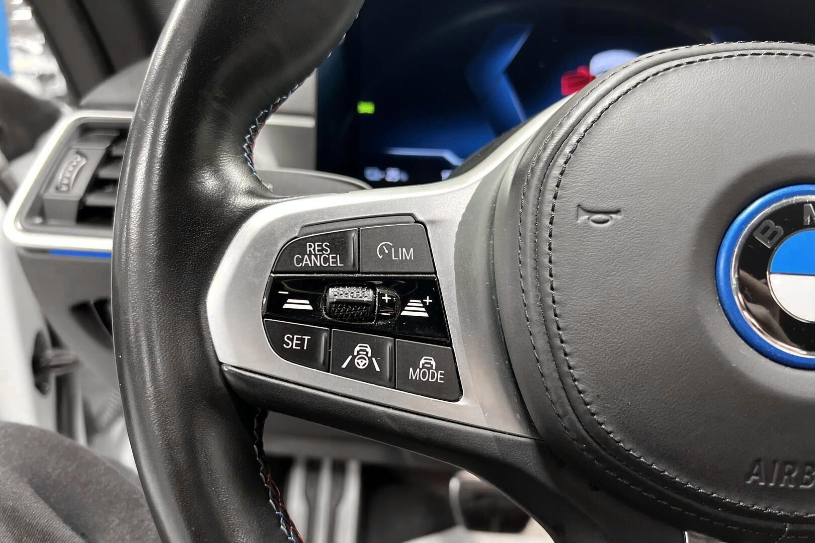 BMW i4 iso kuva 19