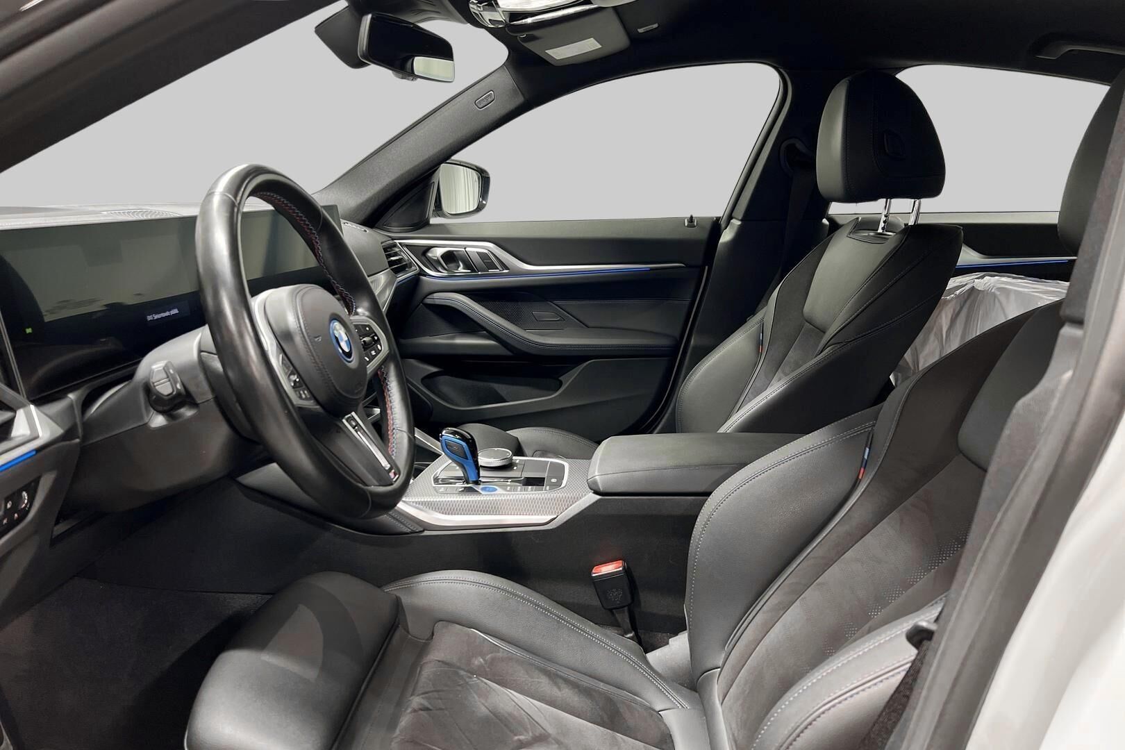 BMW i4 iso kuva 8