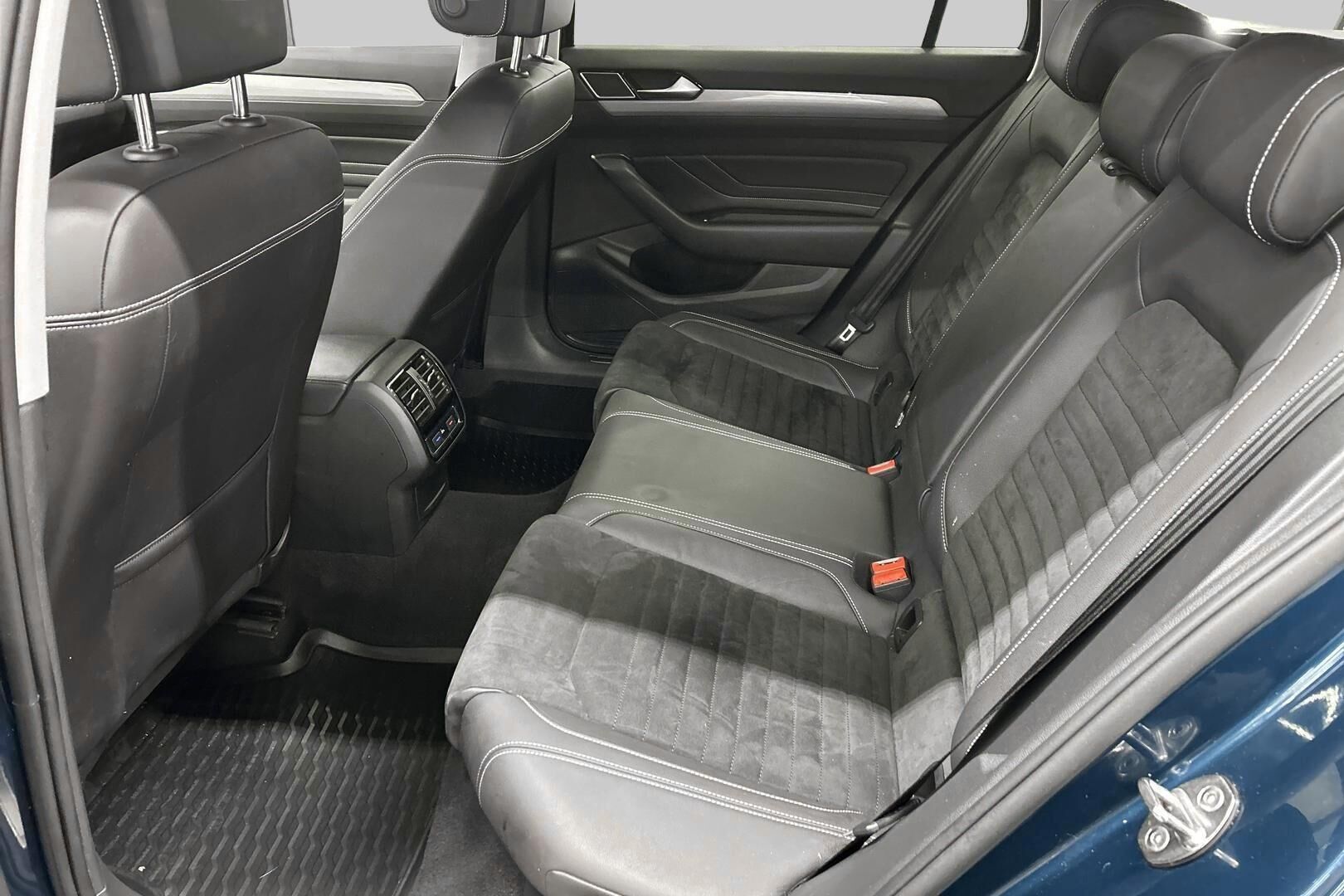 Volkswagen Passat iso kuva 9