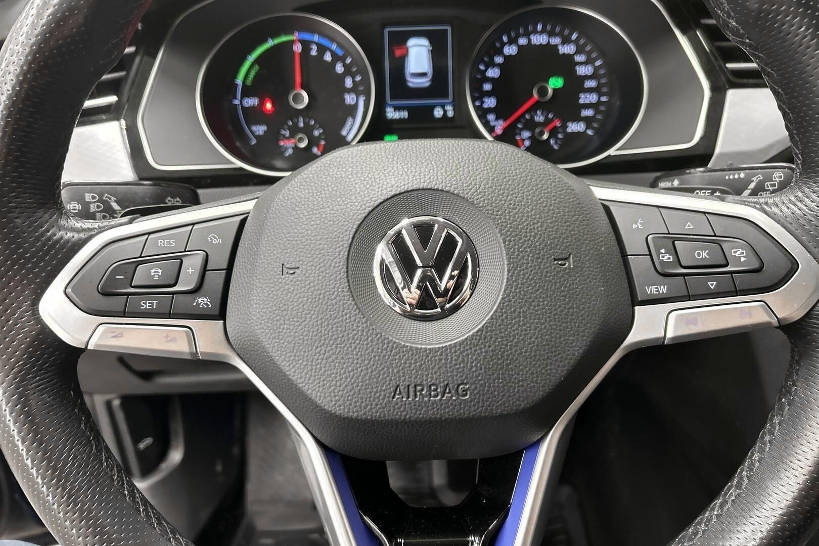 Volkswagen Passat iso kuva 17