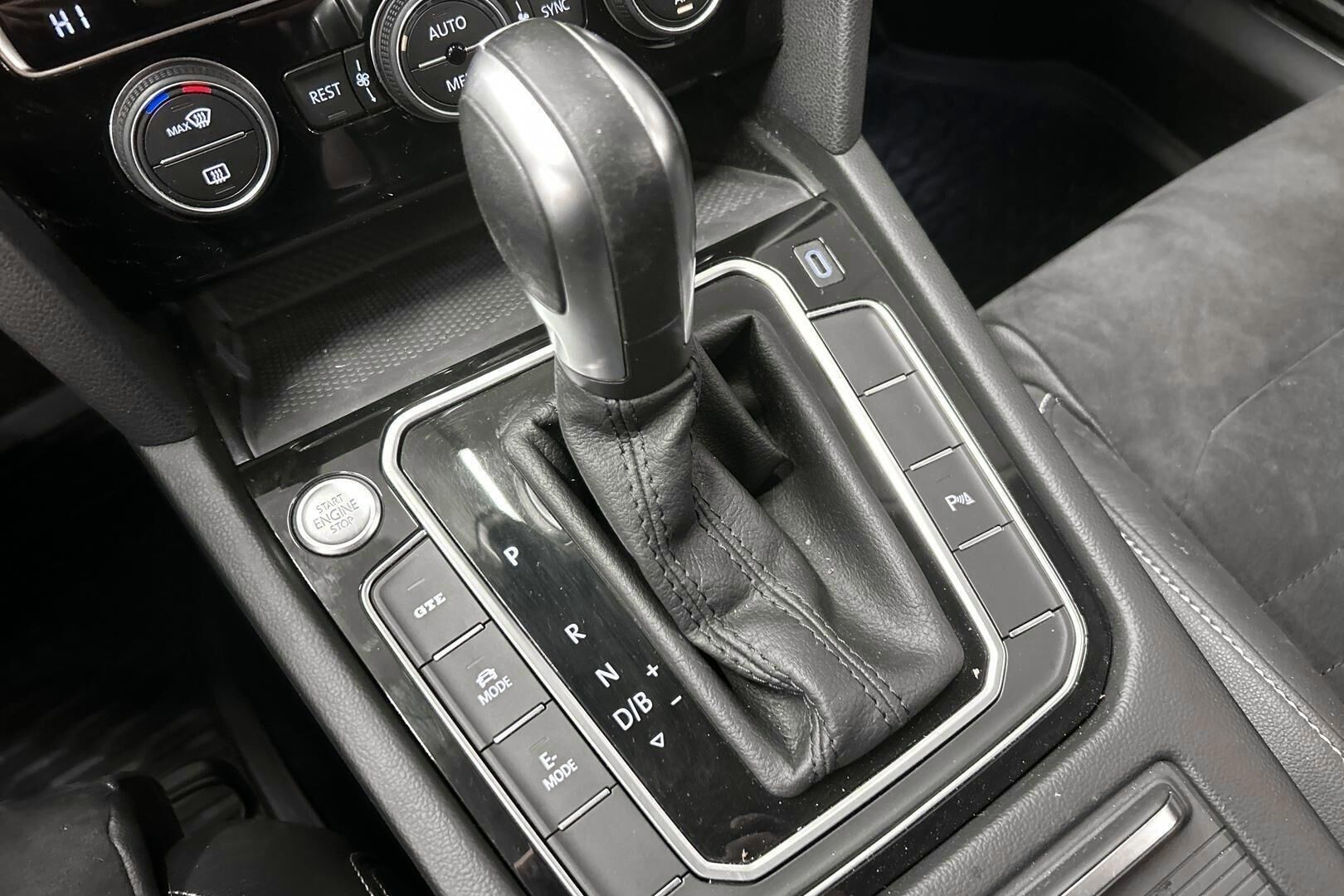 Volkswagen Passat iso kuva 20