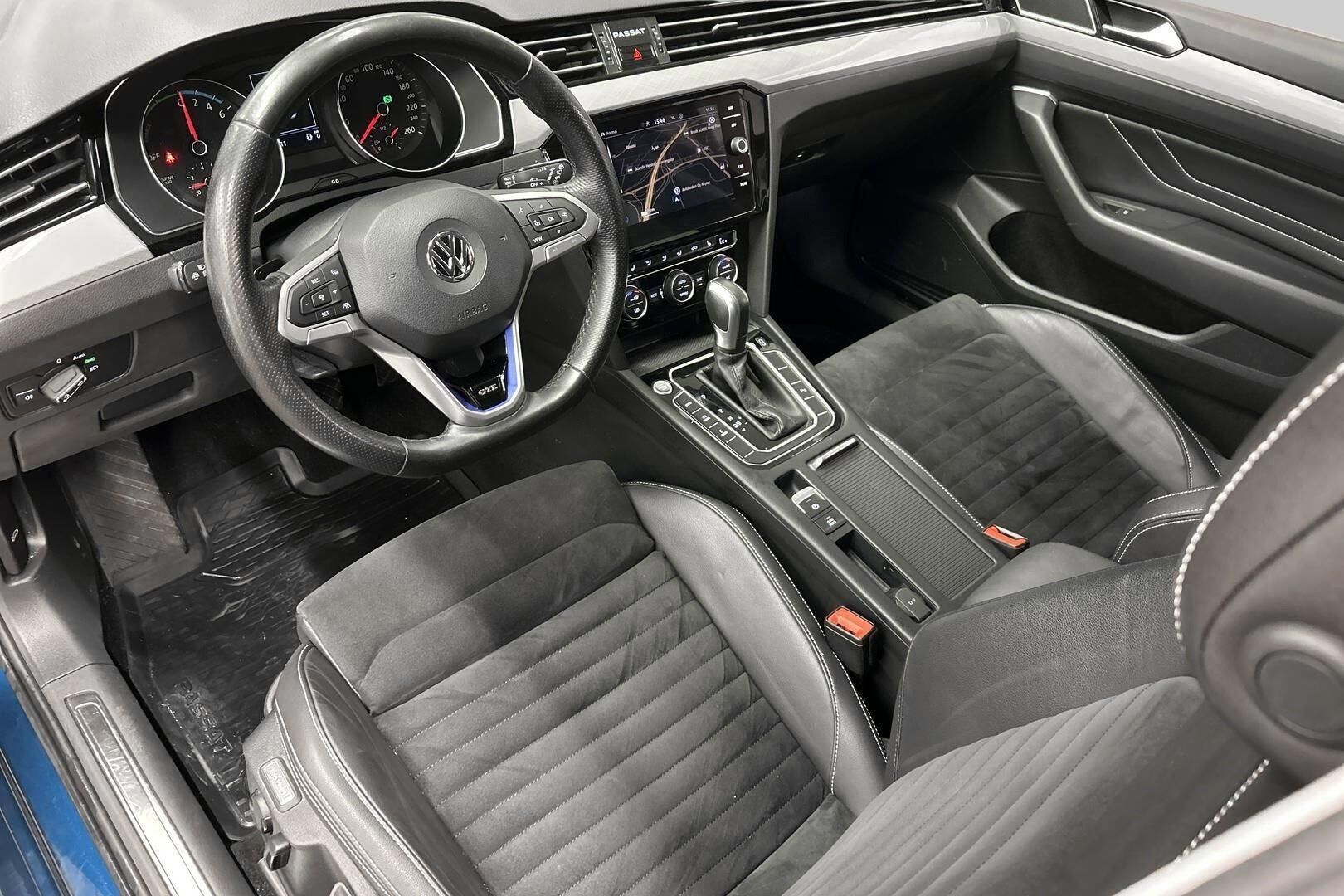 Volkswagen Passat iso kuva 23