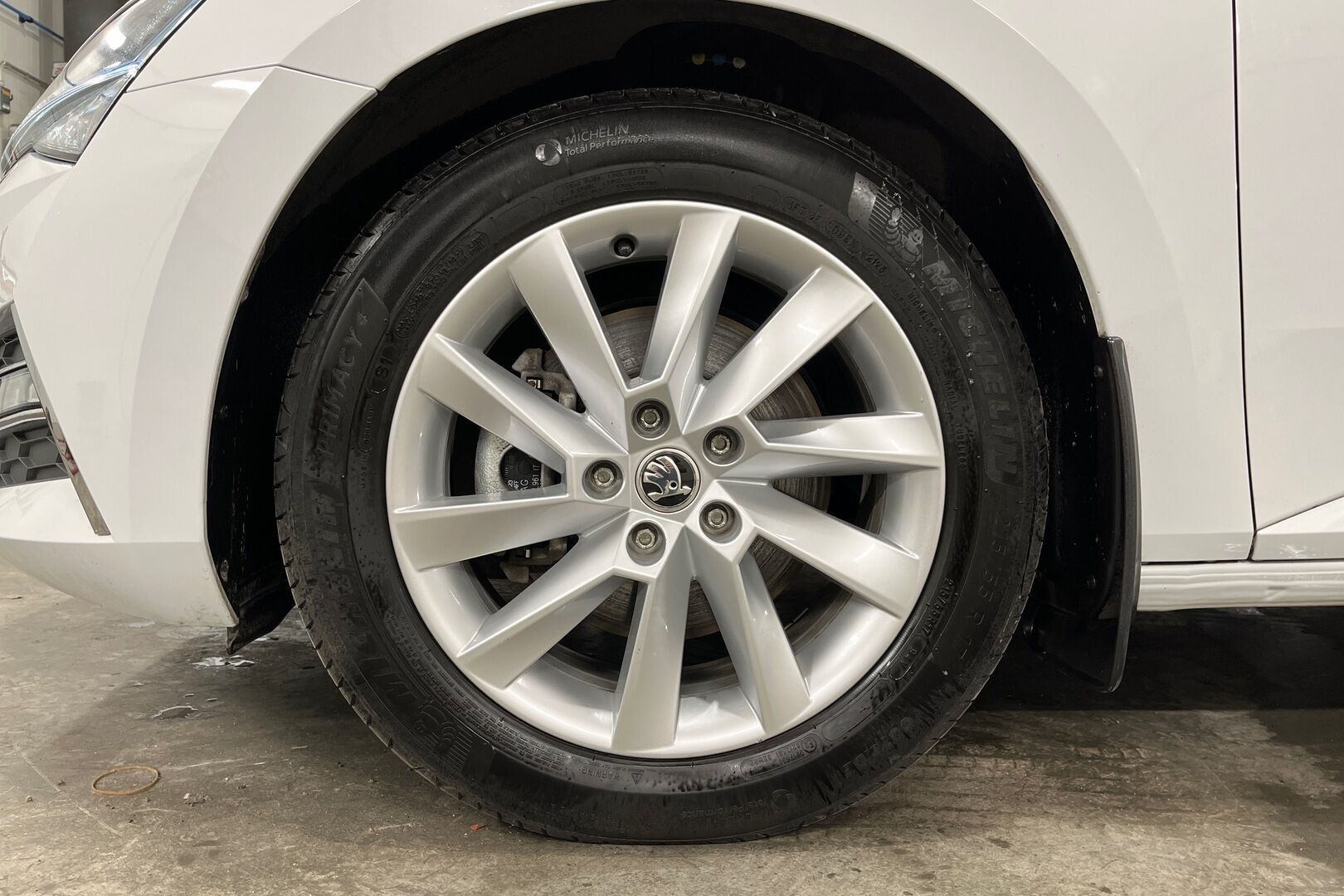 Skoda Superb iso kuva 10