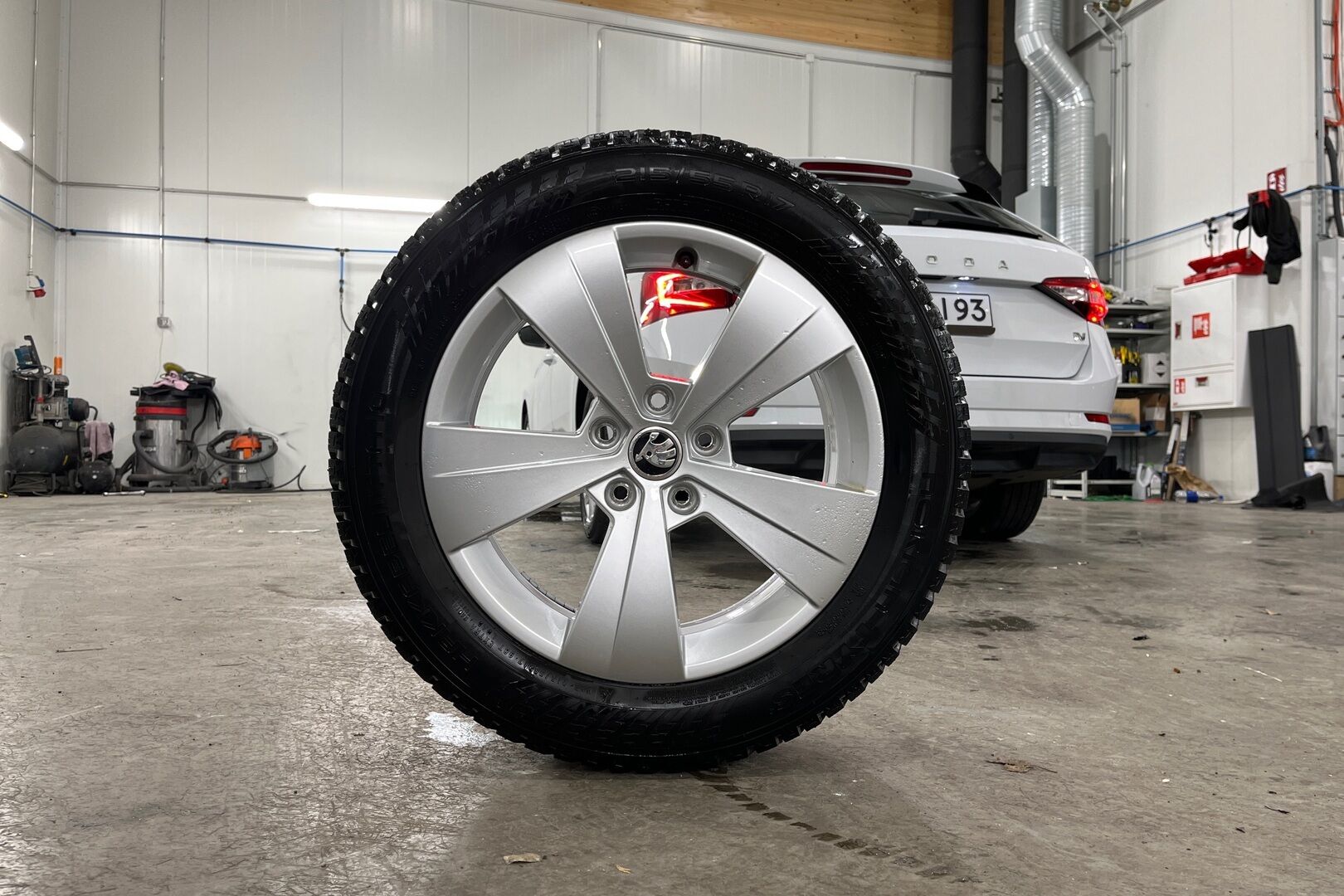 Skoda Superb iso kuva 11