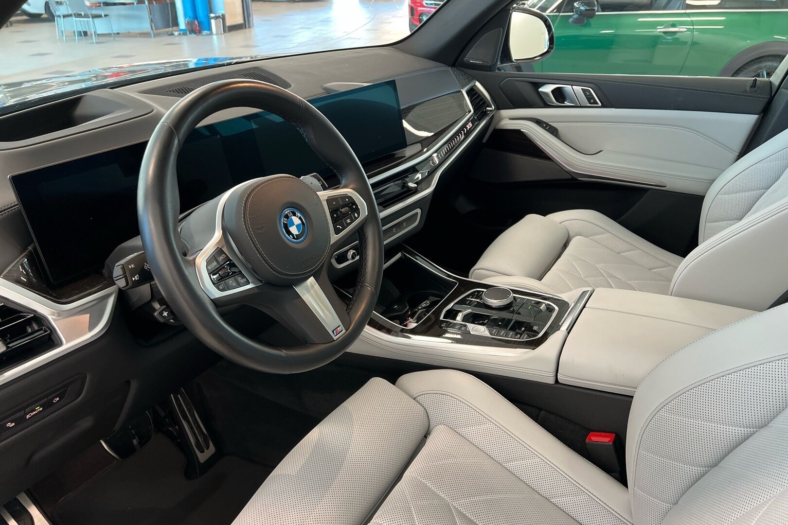 BMW X5 iso kuva 6