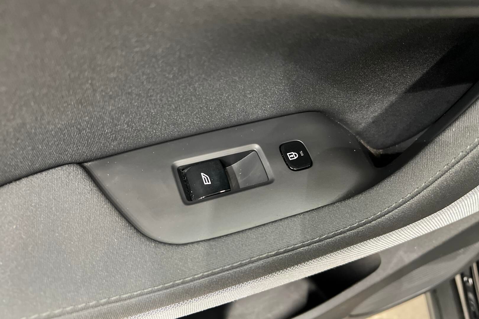 Polestar 2 iso kuva 35