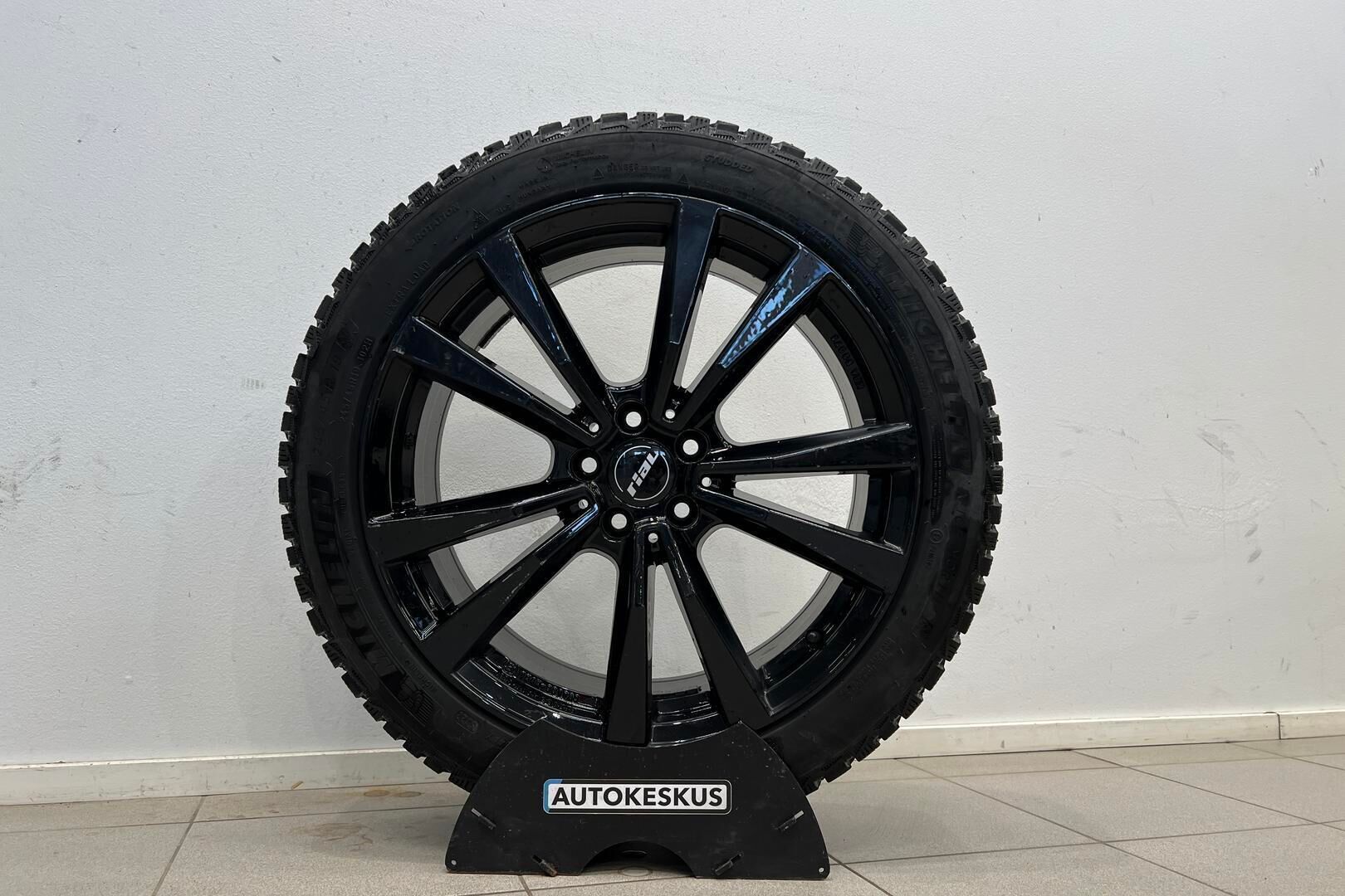 Polestar 2 iso kuva 36