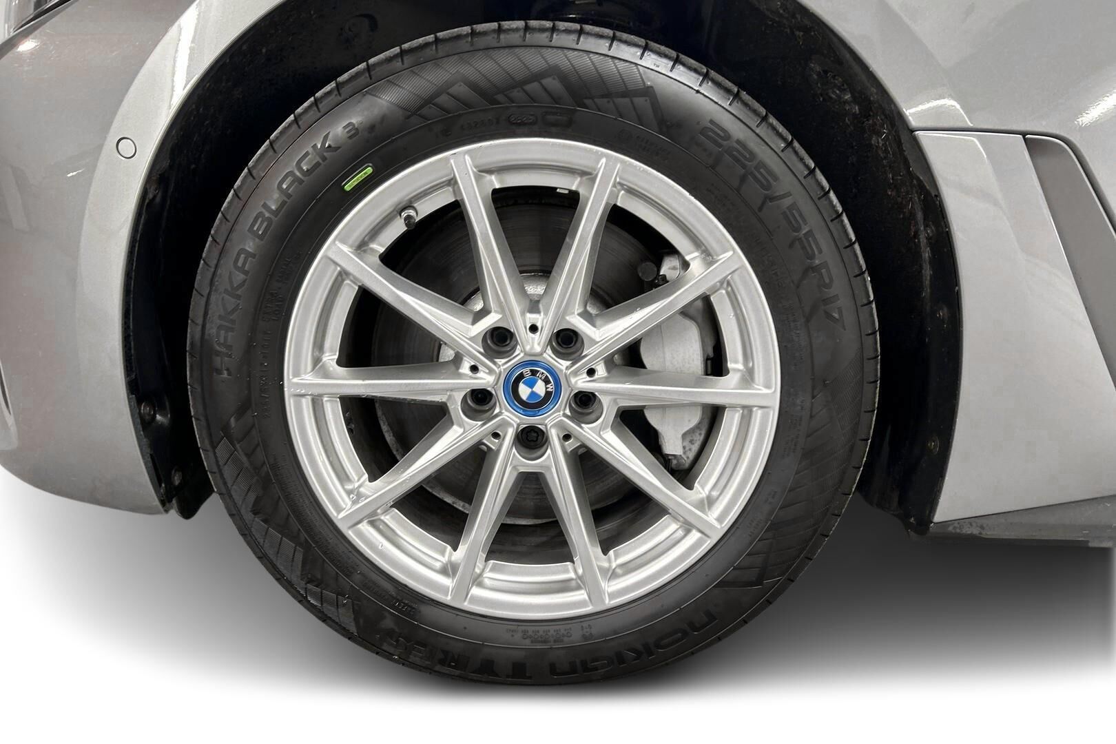 BMW i4 iso kuva 11