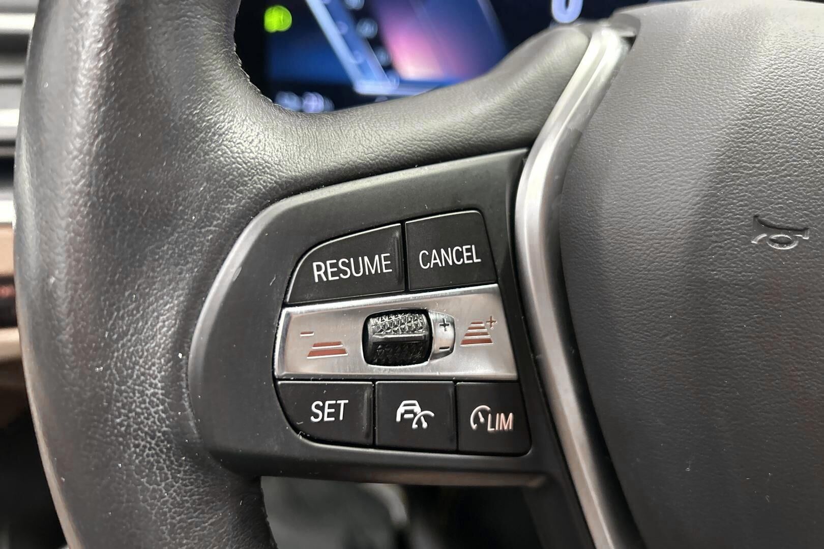 BMW i4 iso kuva 16