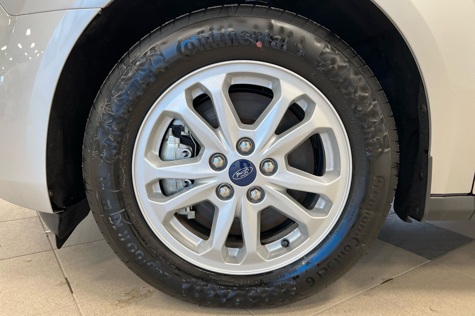 Ford Transit Connect iso kuva 10