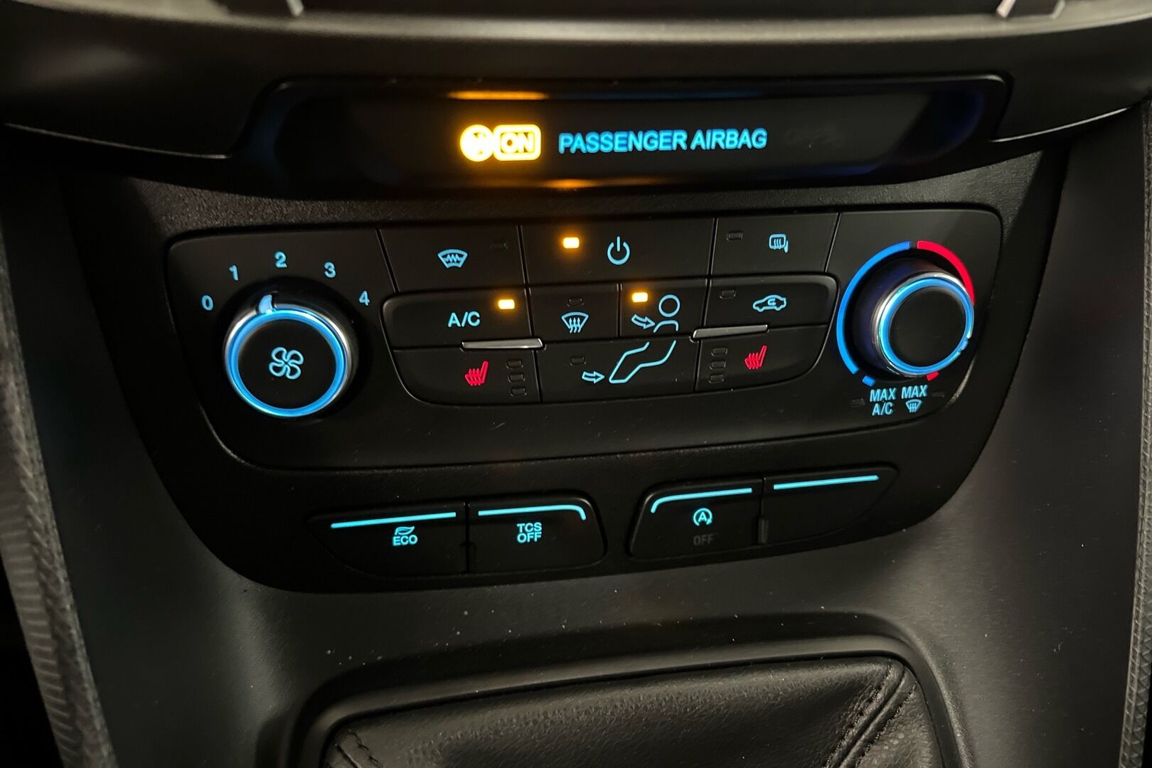 Ford Transit Connect iso kuva 14