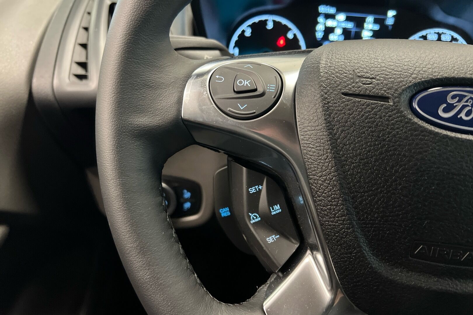 Ford Transit Connect iso kuva 17