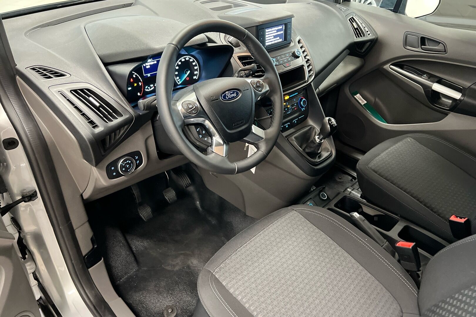Ford Transit Connect iso kuva 6