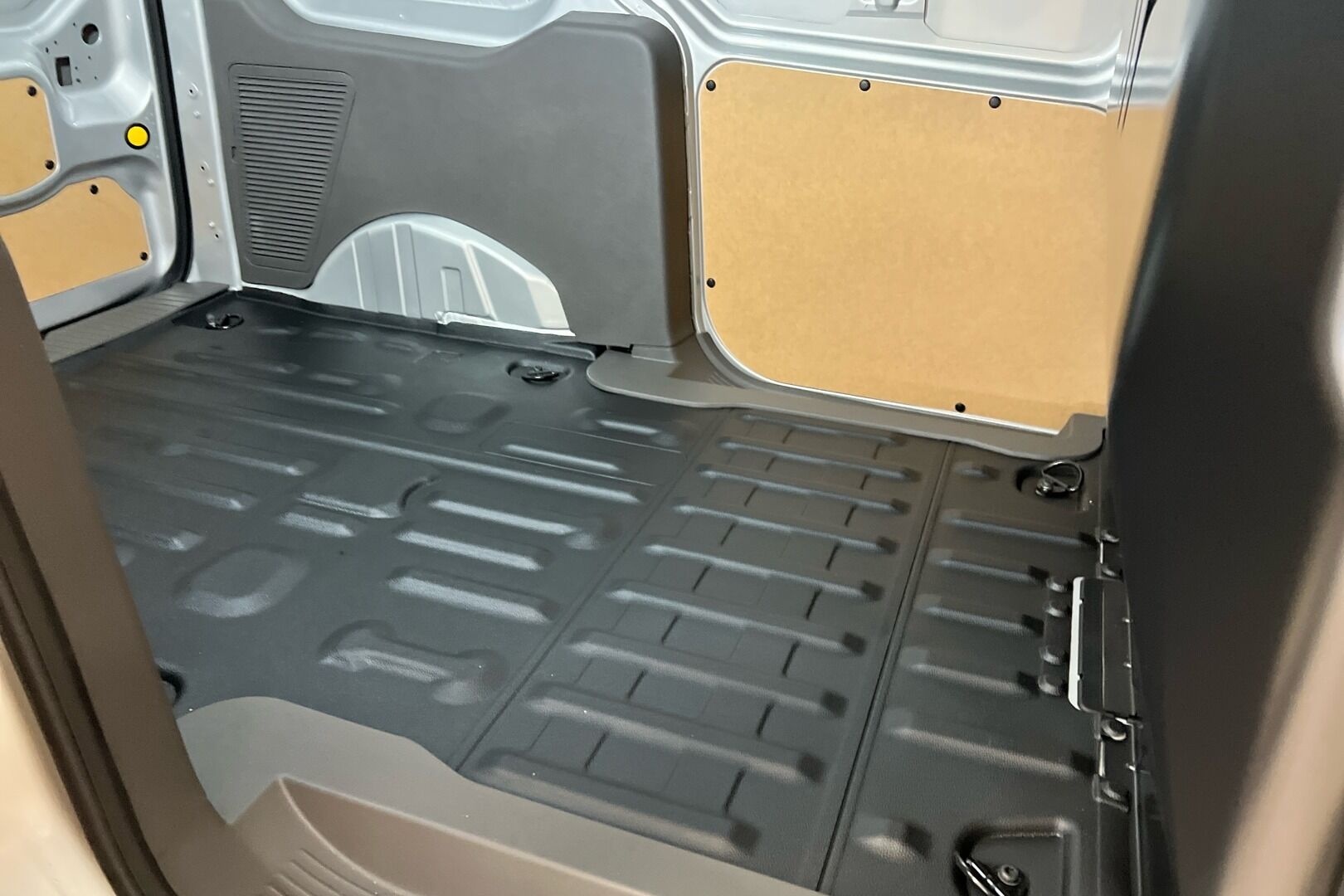 Ford Transit Connect iso kuva 8