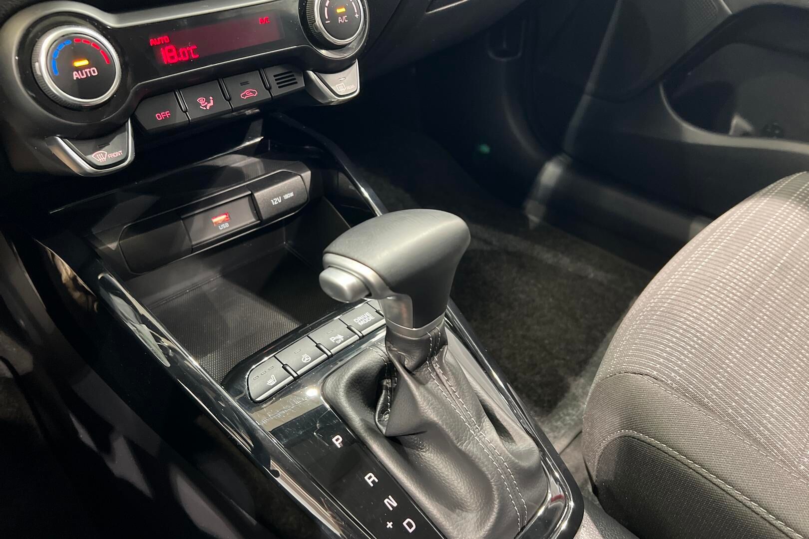 Kia Stonic iso kuva 11
