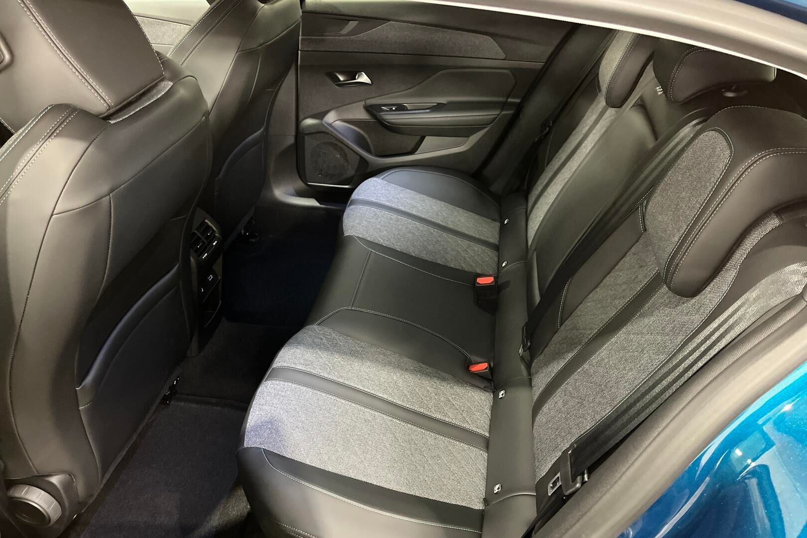 Peugeot 408 iso kuva 10