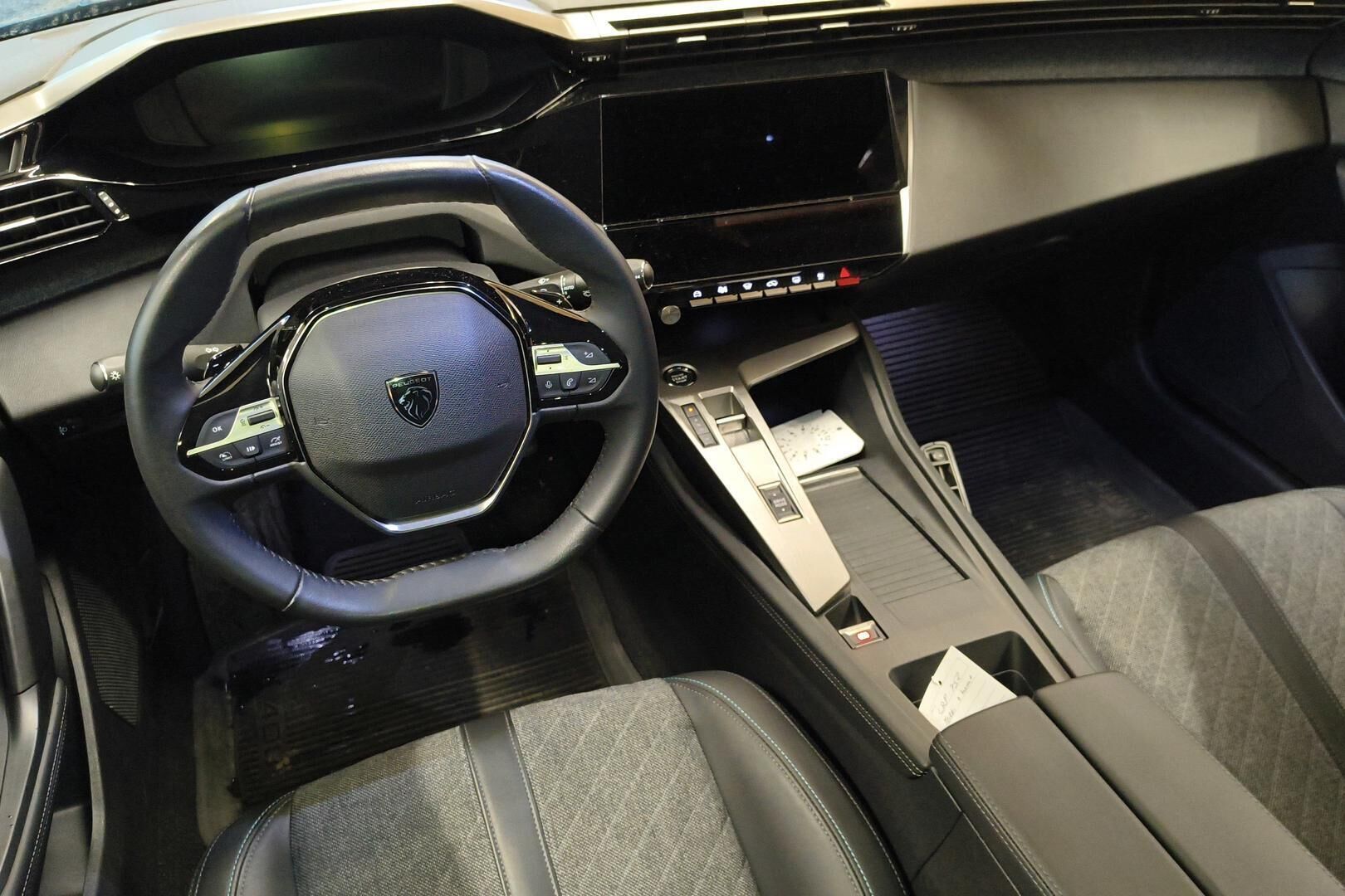 Peugeot 408 iso kuva 2